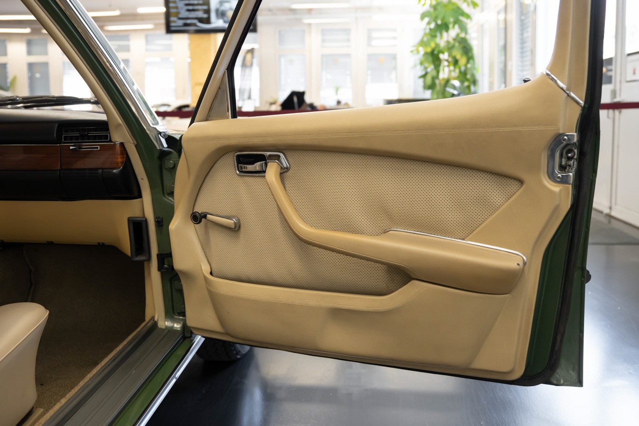 MERCEDES-BENZ 280 SE-image-19