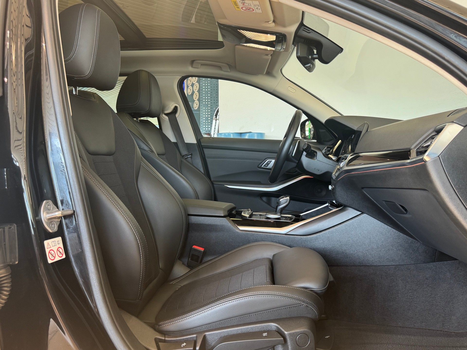 BMW 330d xDrive Touring Steptronic Sport Line-image-10
