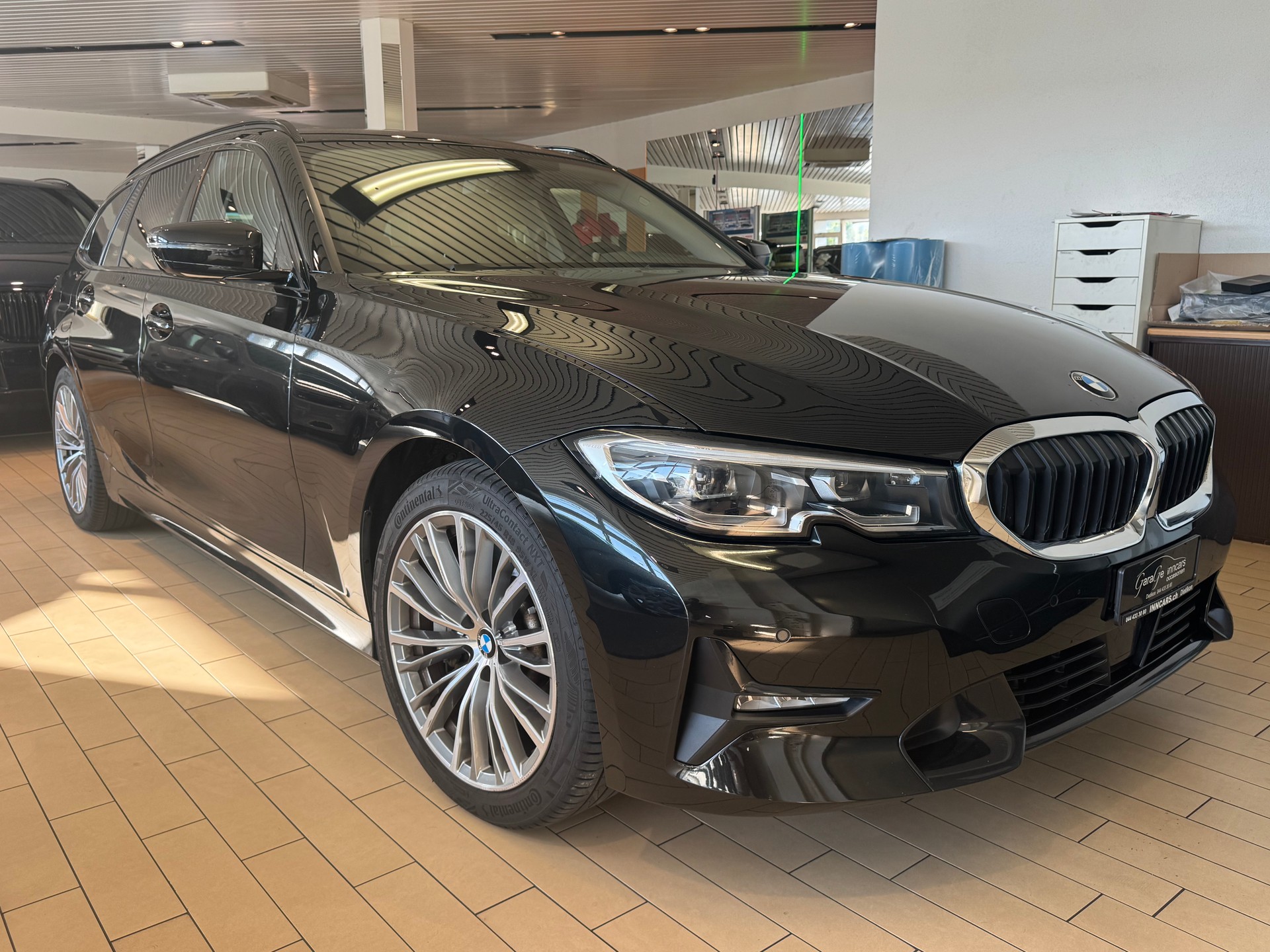 BMW 330d xDrive Touring Steptronic Sport Line-image-3