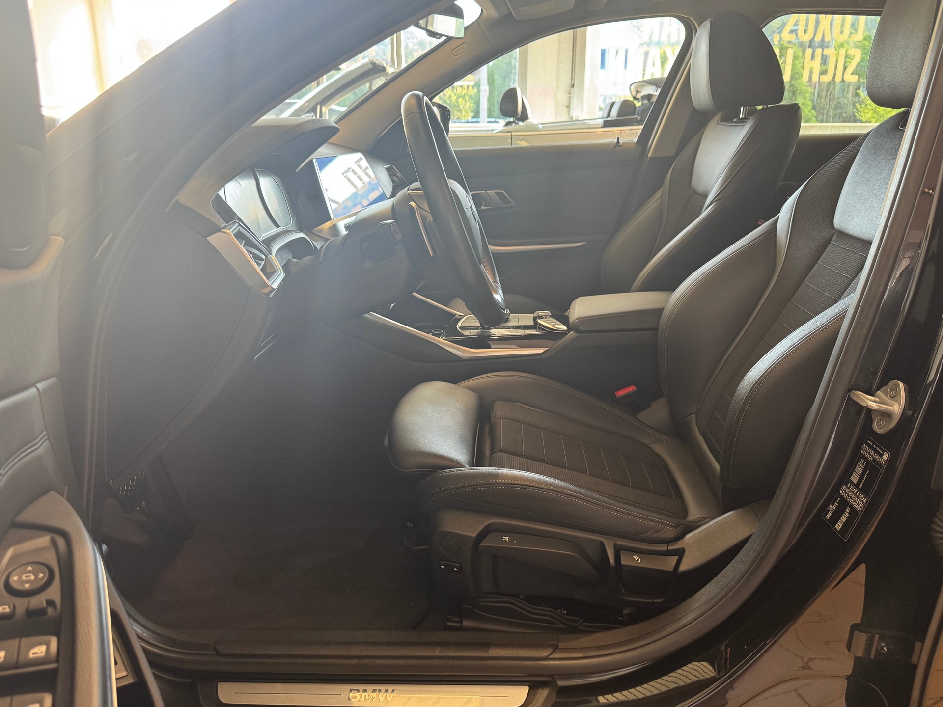 BMW 330d xDrive Touring Steptronic Sport Line-image-6