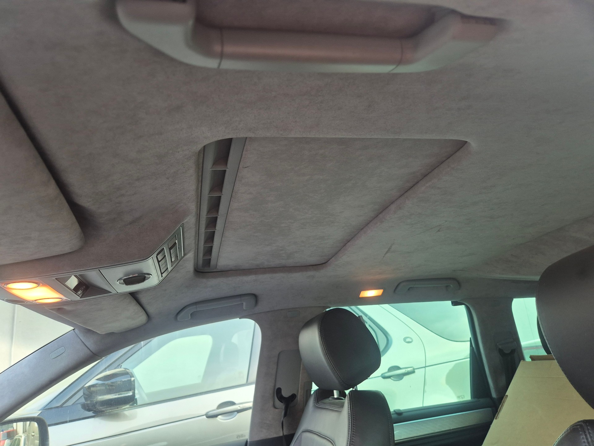 VW Touareg 6.0 W12 Sport Automatic-image-7