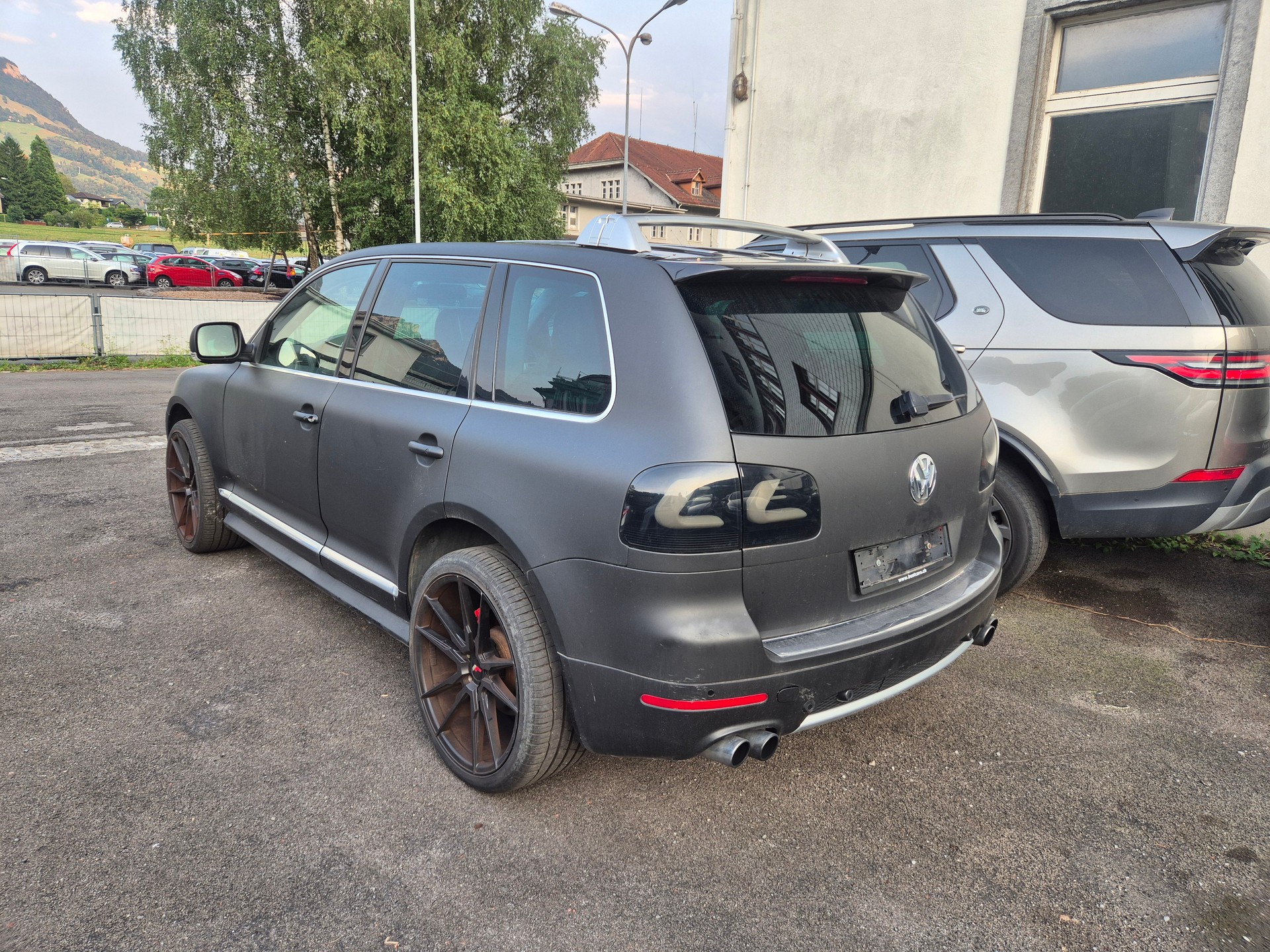 VW Touareg 6.0 W12 Sport Automatic-image-2