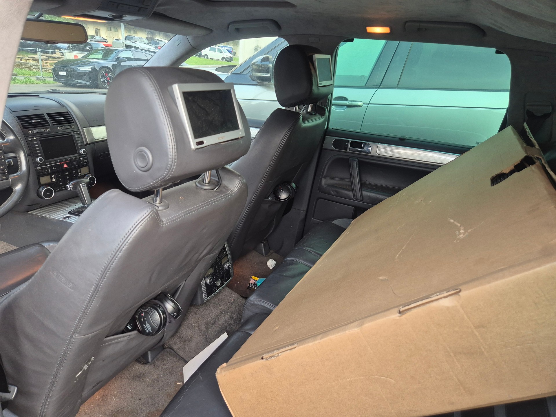 VW Touareg 6.0 W12 Sport Automatic-image-6