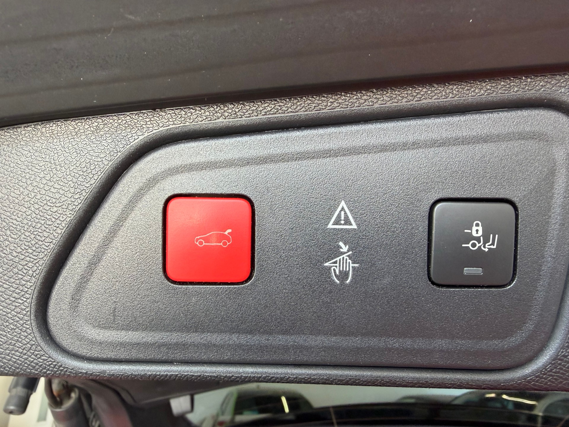 PEUGEOT 3008 2.0 BlueHDi GT EAT-image-17