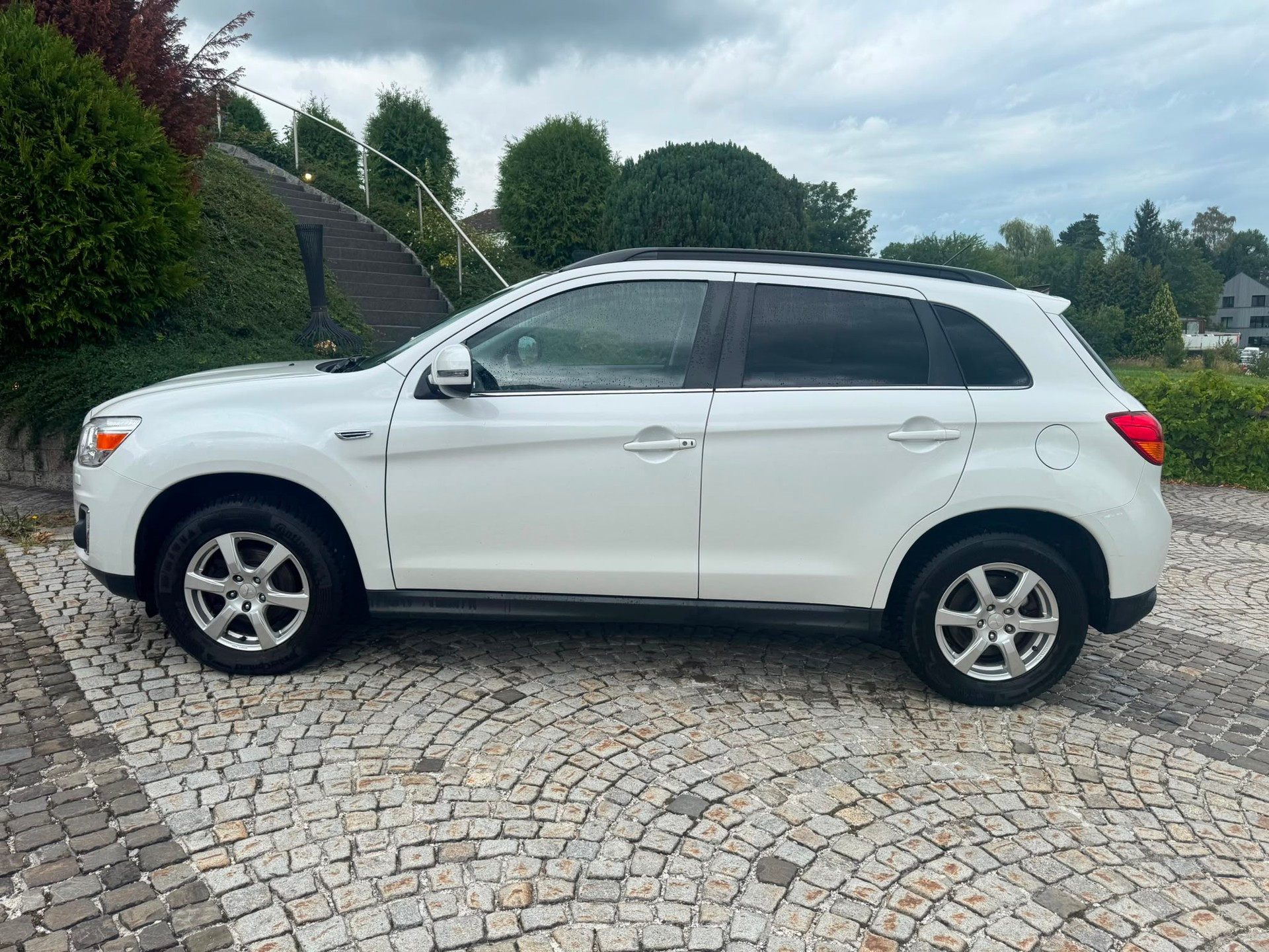 MITSUBISHI ASX 1.8 DID Navigator 4WD-image-3