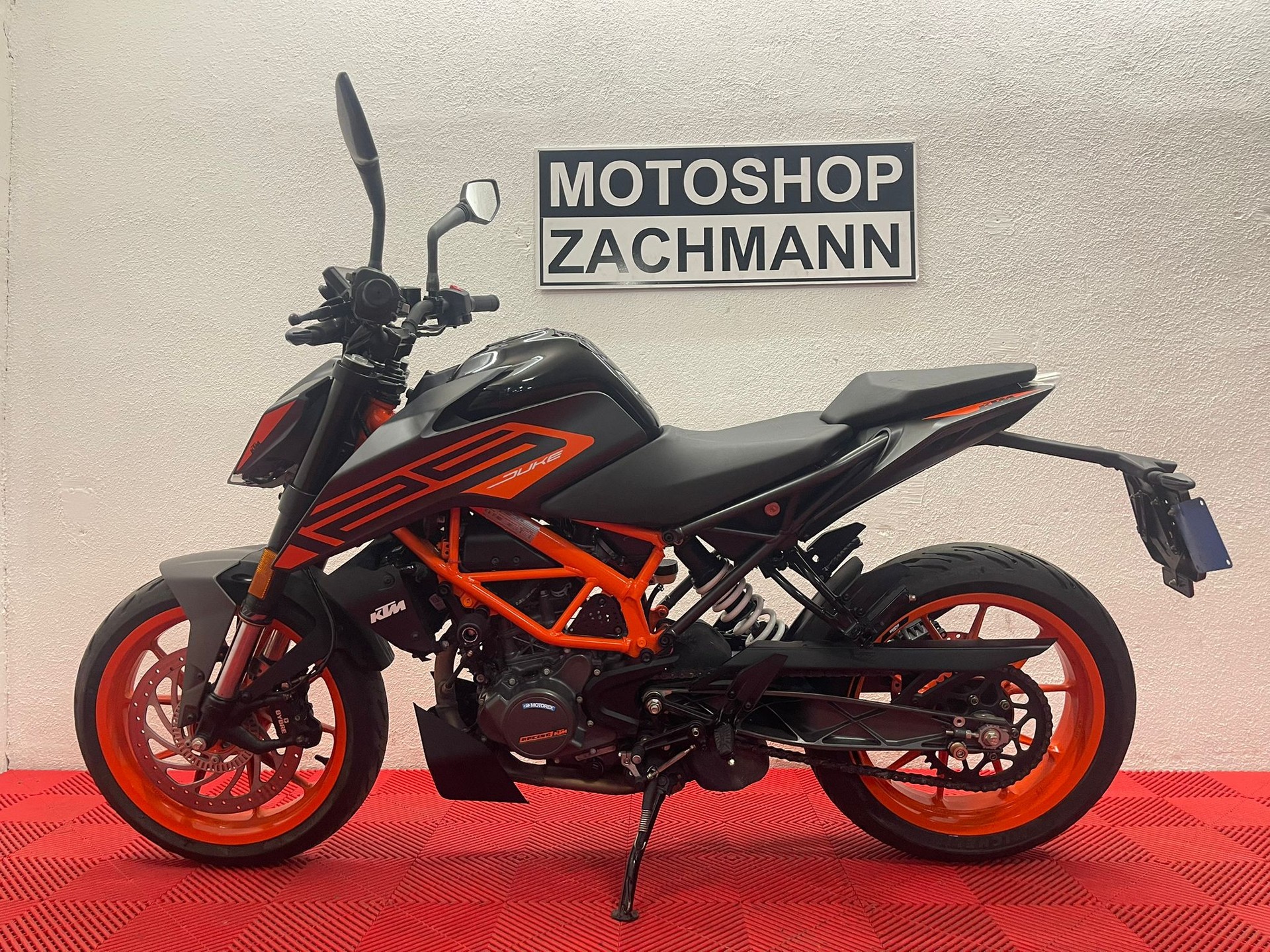 KTM 125 Duke-image-2