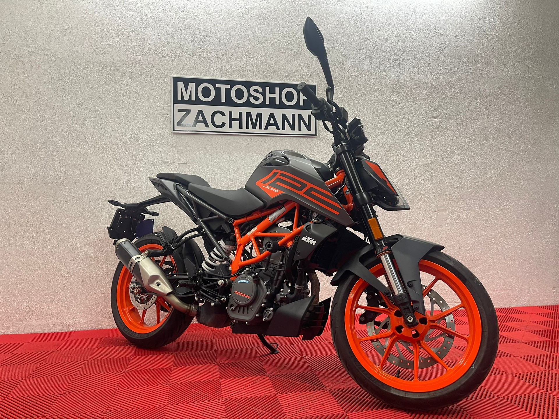 KTM 125 Duke-image-1