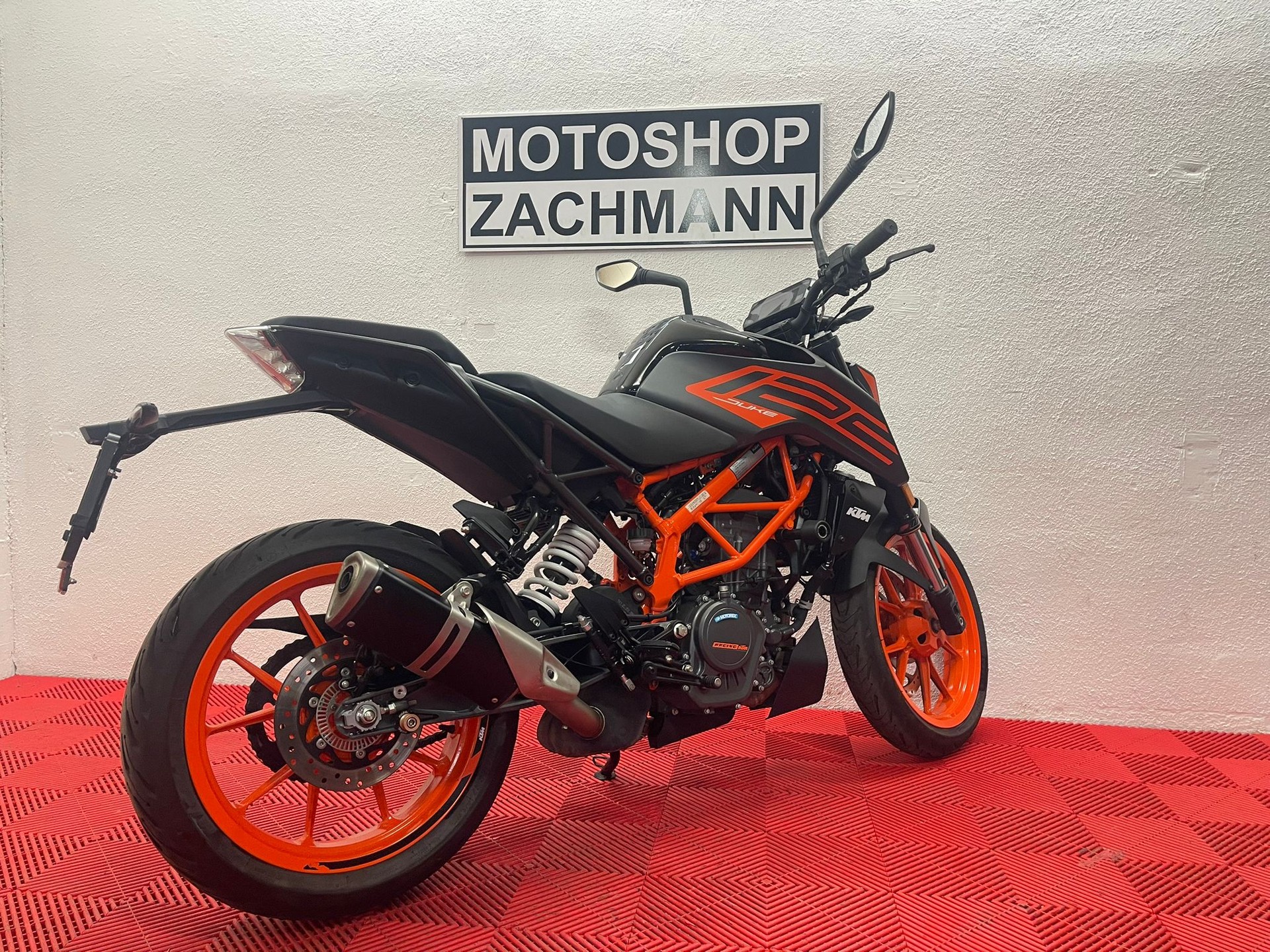KTM 125 Duke-image-4