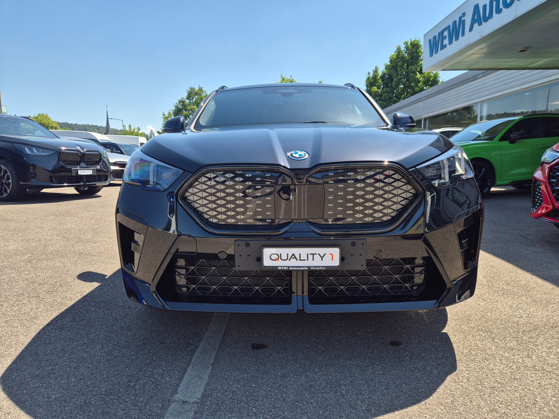 BMW iX2 xDrive 30 M Sport Pro-showroom-element-2