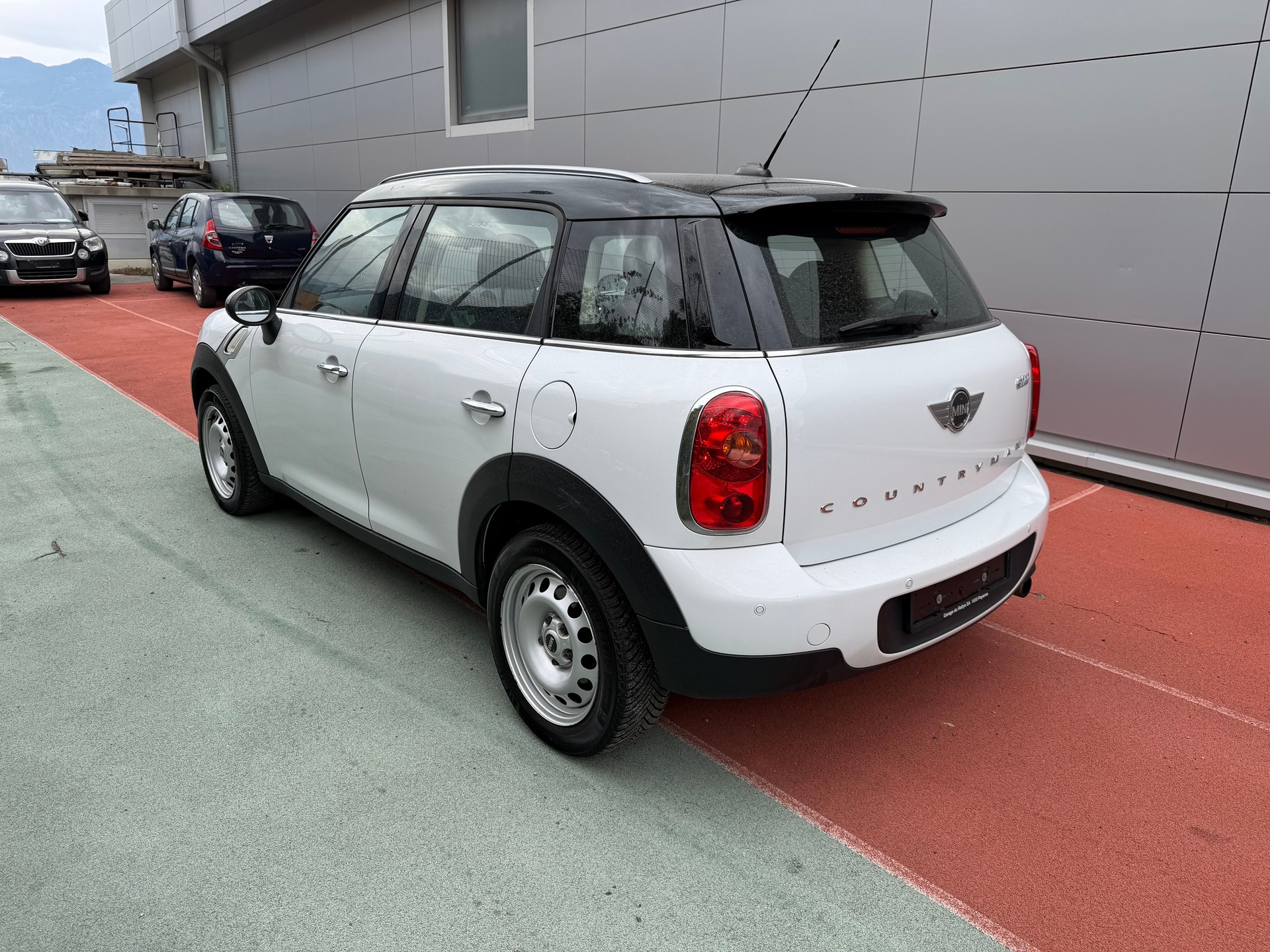 MINI Countryman Cooper FWD Steptronic-image-3