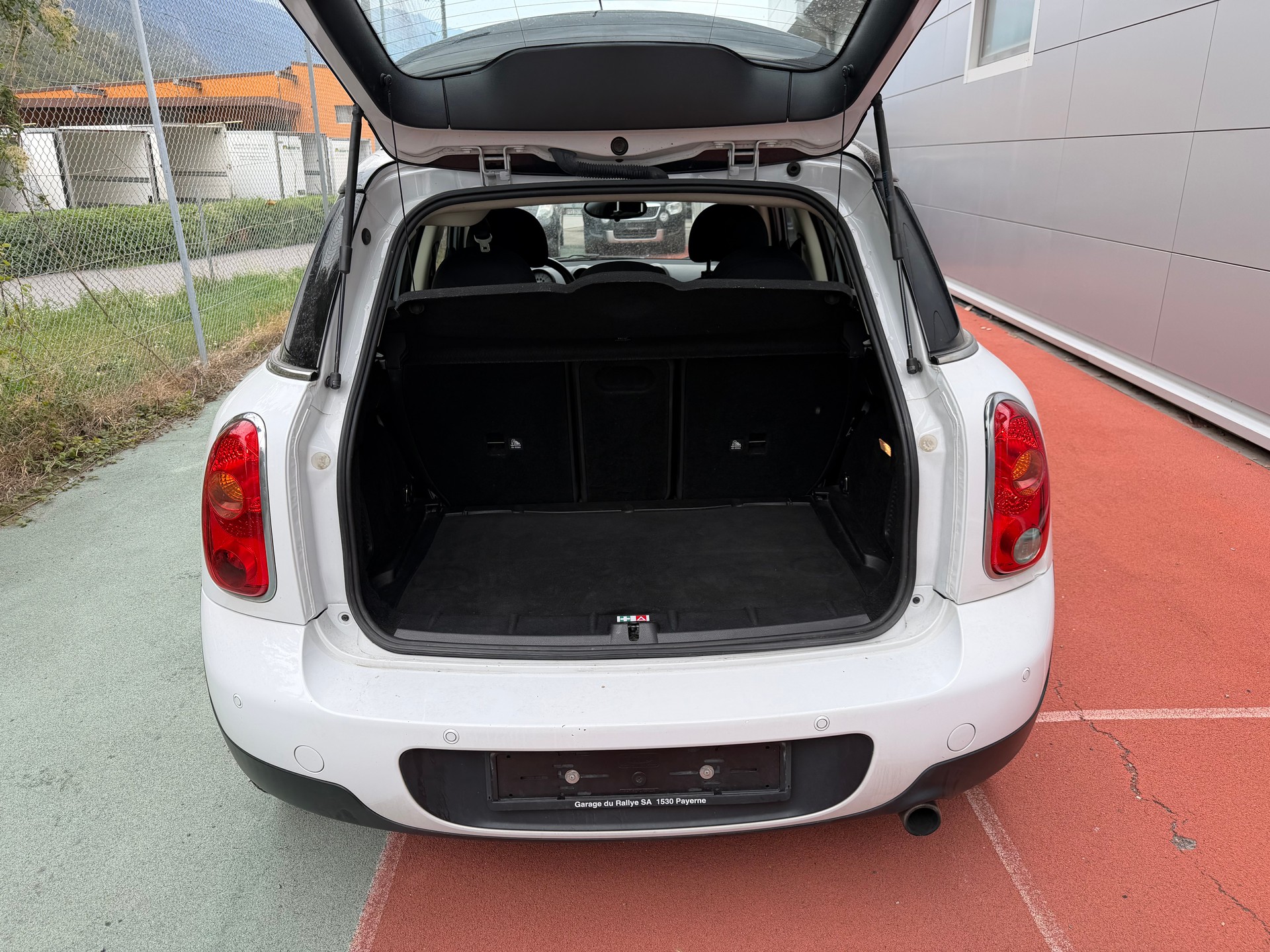 MINI Countryman Cooper FWD Steptronic-image-12