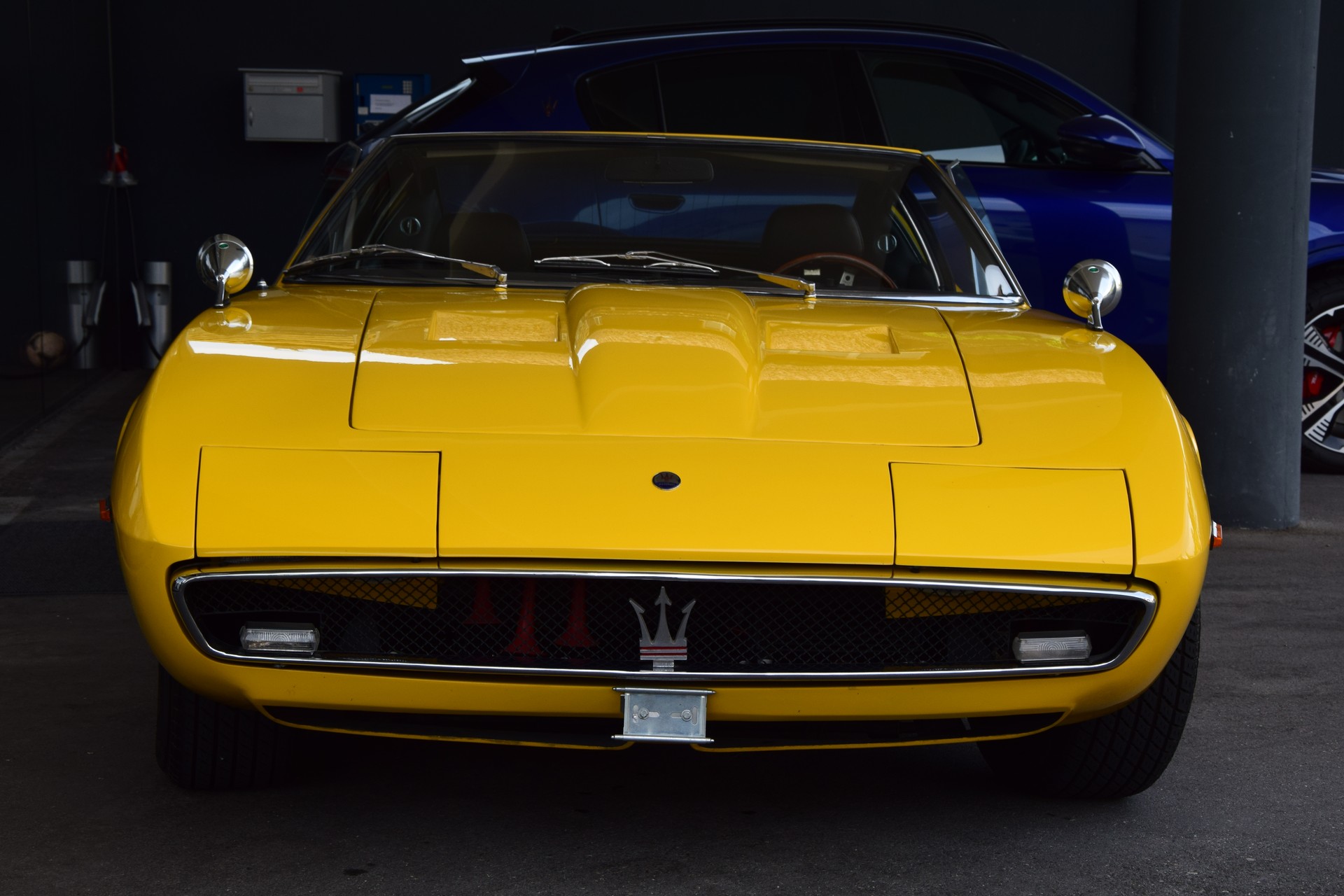 MASERATI GHIBLI-showroom-element-1