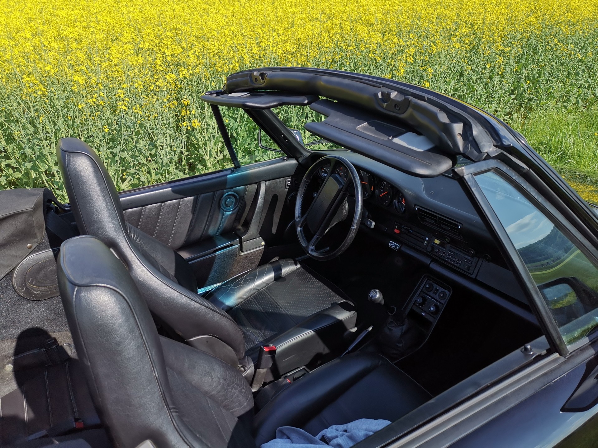 PORSCHE 911 Carrera Cabrio-image-2