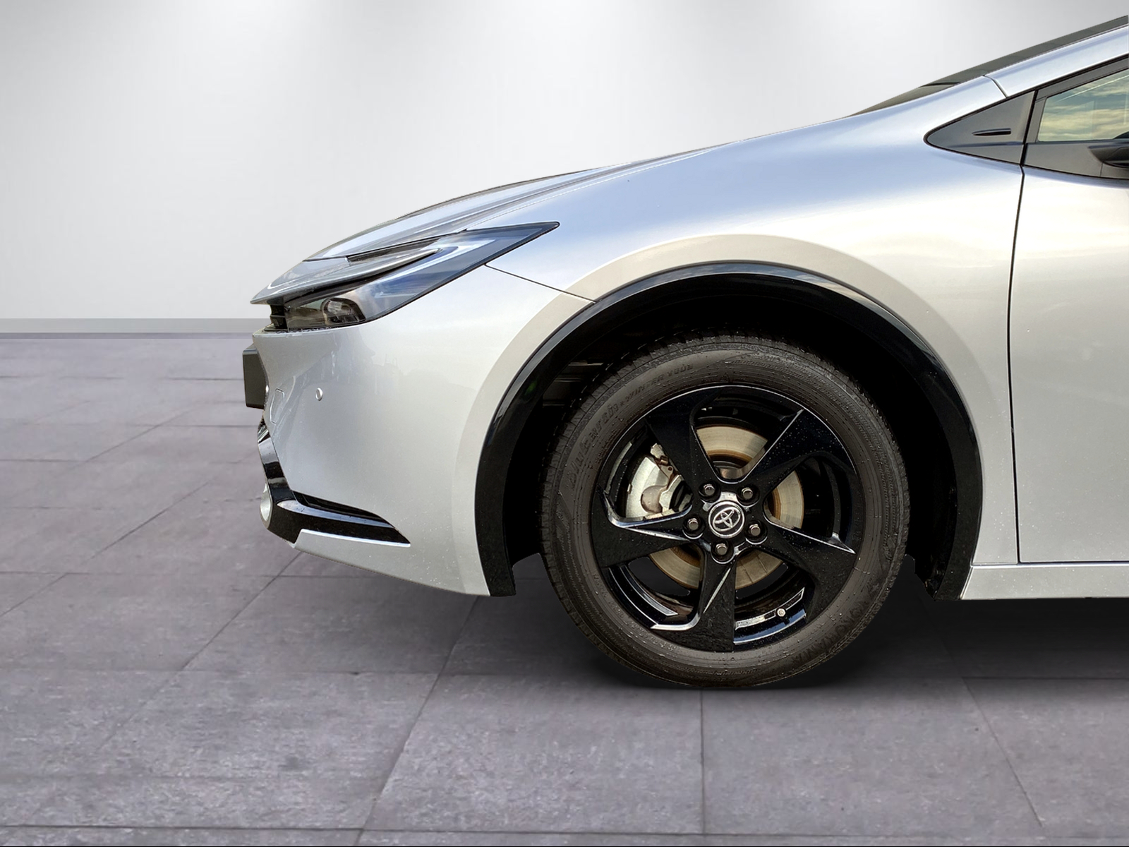 TOYOTA Prius 2.0 Plug-In-Hybrid Style-showroom-element-2