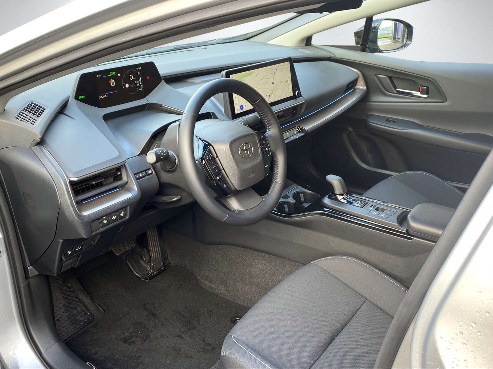 TOYOTA Prius 2.0 Plug-In-Hybrid Style-image-13