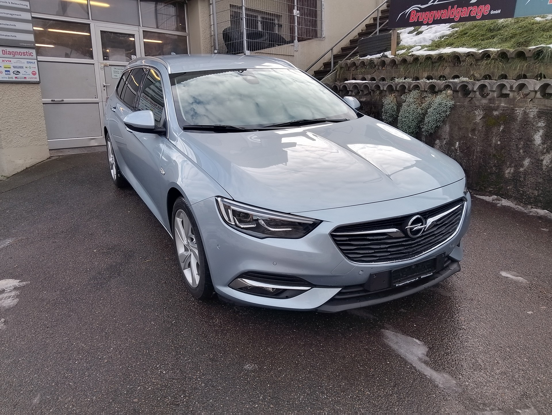 OPEL Insignia 2.0 T Sports Tourer Excellence 4WD Automat.-image-3