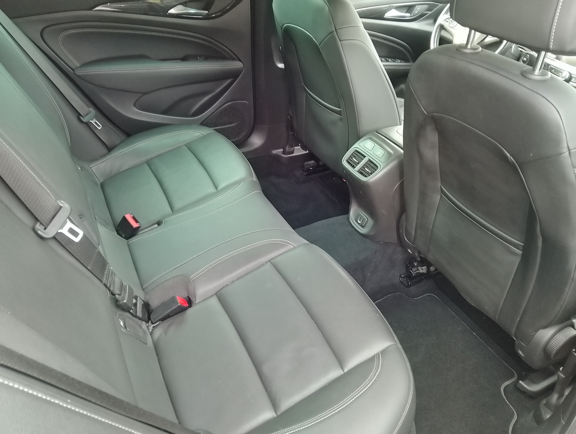 OPEL Insignia 2.0 T Sports Tourer Excellence 4WD Automat.-image-15