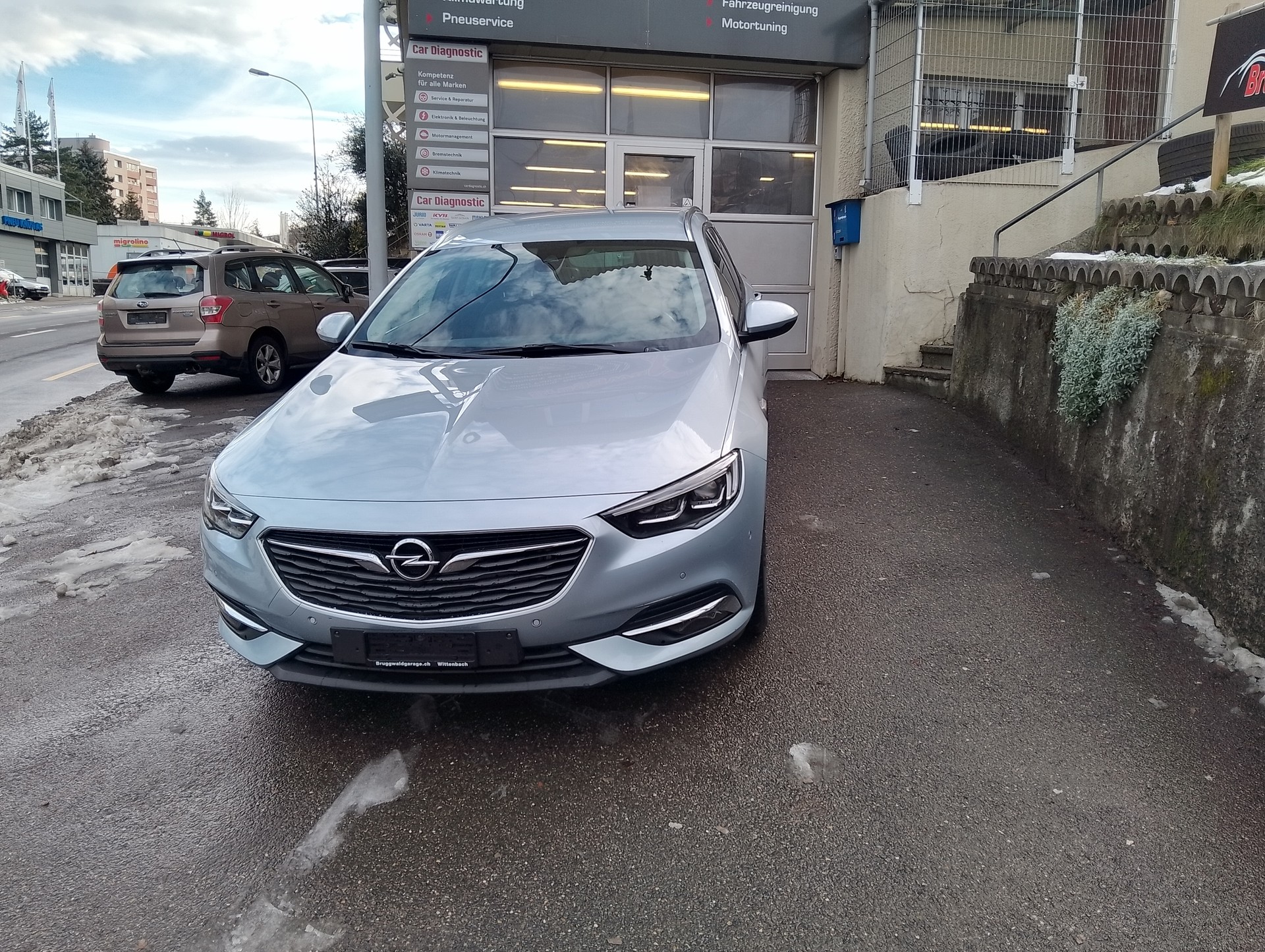 OPEL Insignia 2.0 T Sports Tourer Excellence 4WD Automat.-image-1