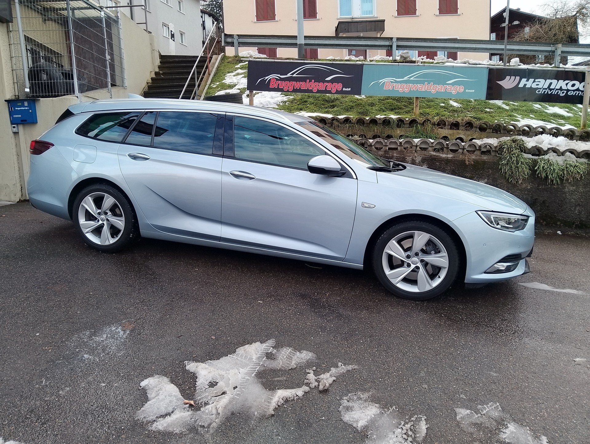OPEL Insignia 2.0 T Sports Tourer Excellence 4WD Automat.-image-6