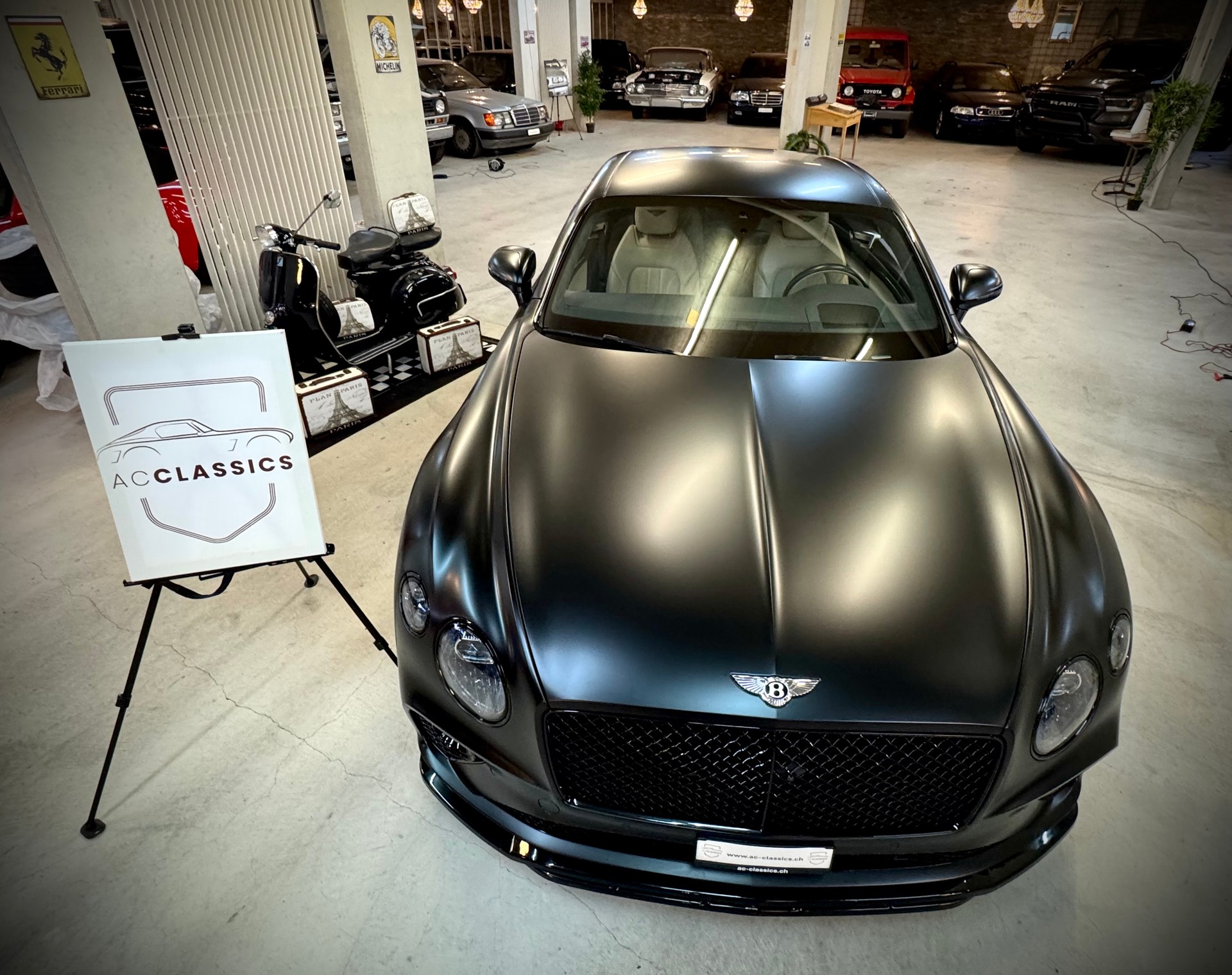 BENTLEY Continental GT 6.0 W12-showroom-element-2