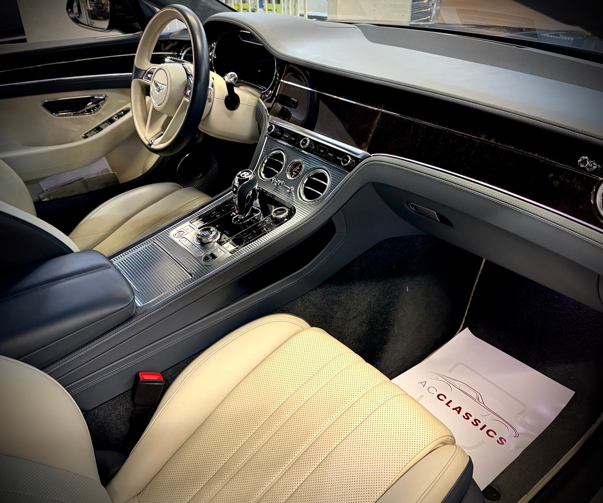 BENTLEY Continental GT 6.0 W12-image-16
