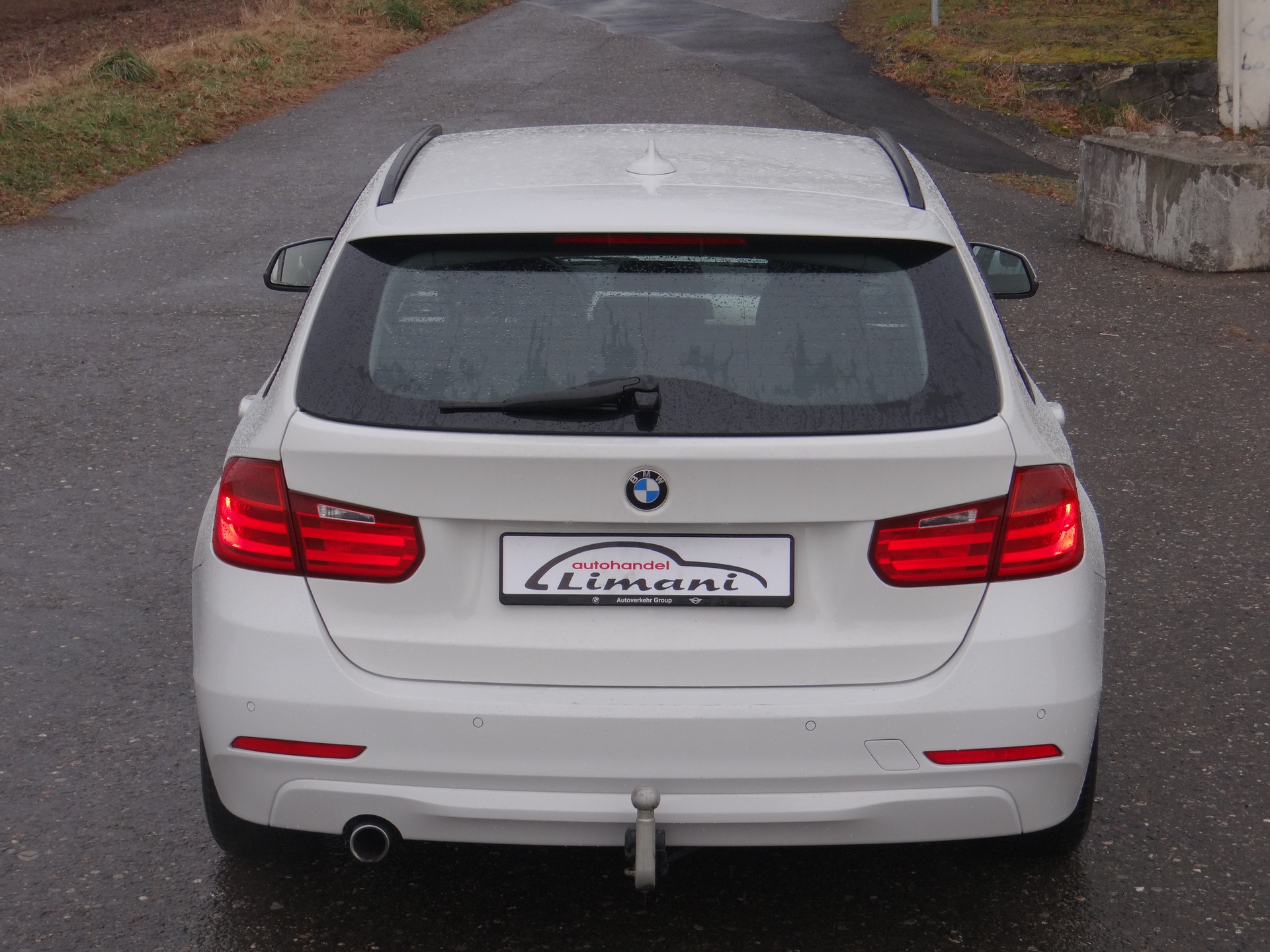 BMW 320d xDrive Touring Modern Line Steptronic-image-6