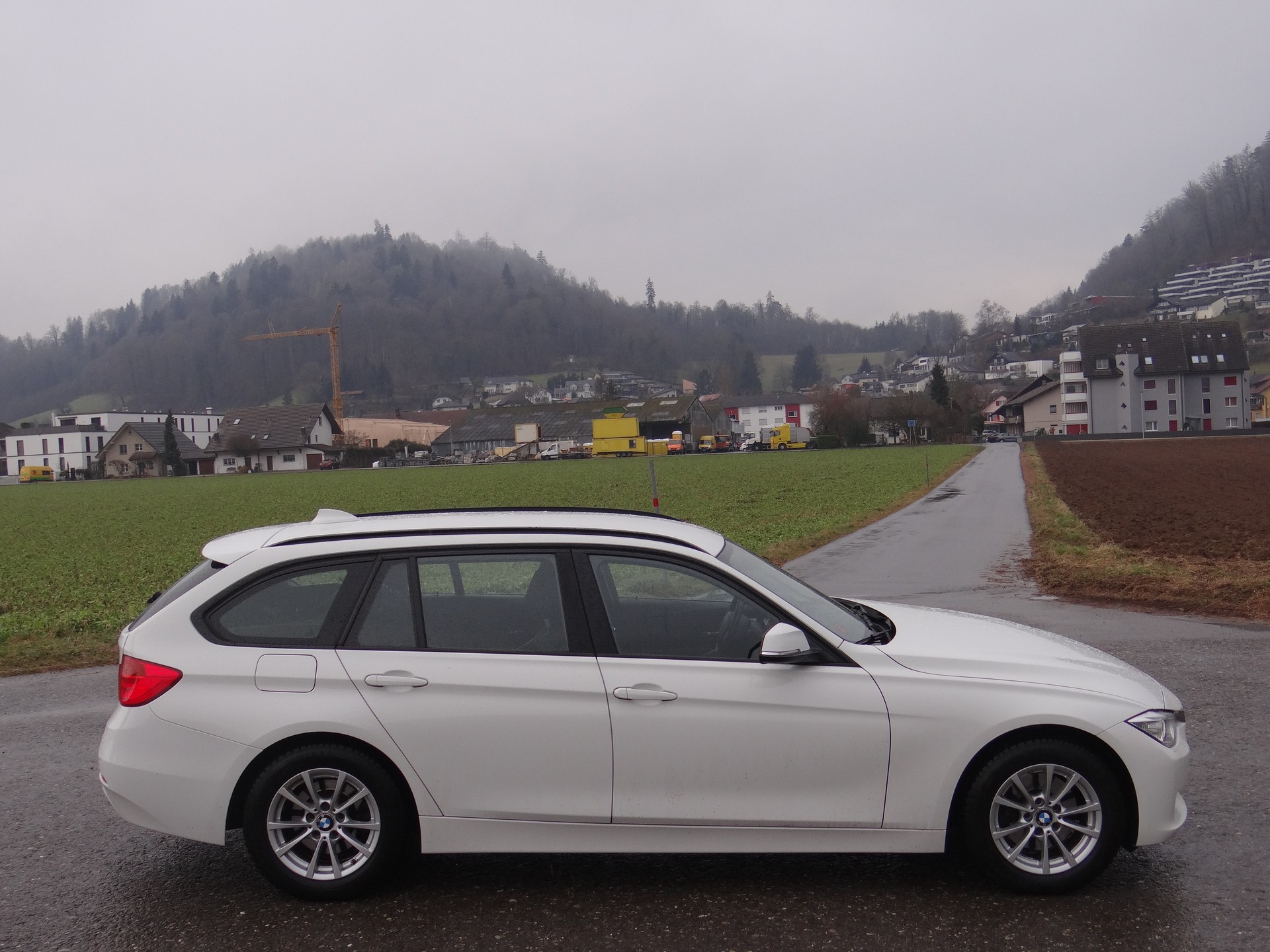 BMW 320d xDrive Touring Modern Line Steptronic-image-4