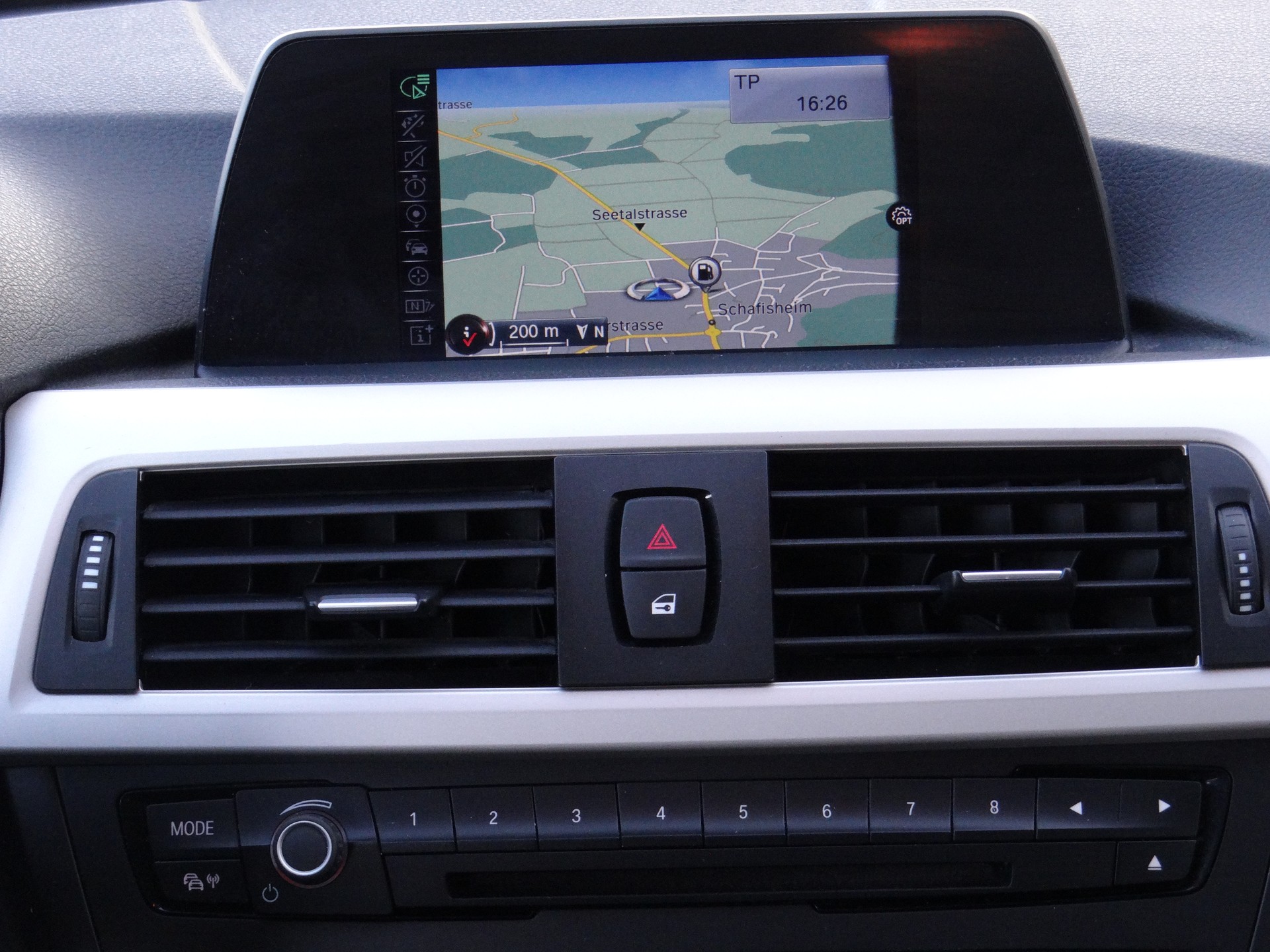 BMW 320d xDrive Touring Modern Line Steptronic-image-13