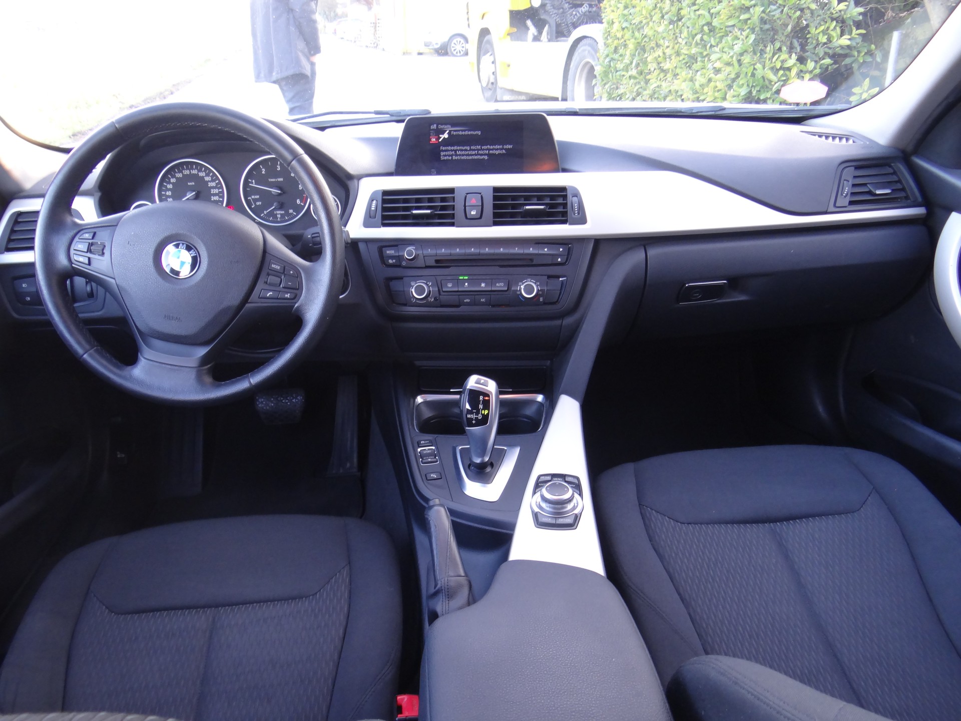 BMW 320d xDrive Touring Modern Line Steptronic-image-11