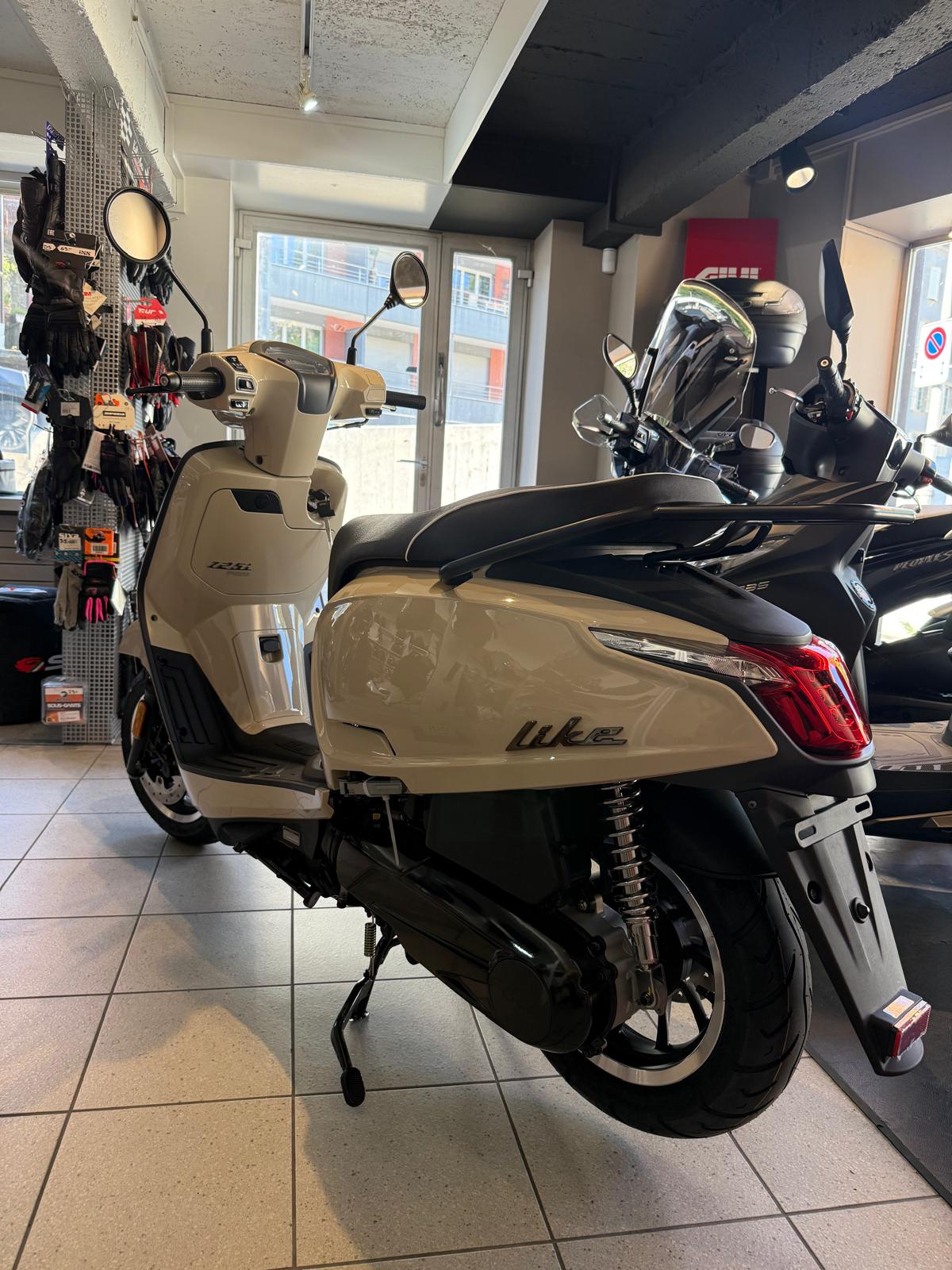 KYMCO Like 125i ABS Topcase & Noodoe-image-2