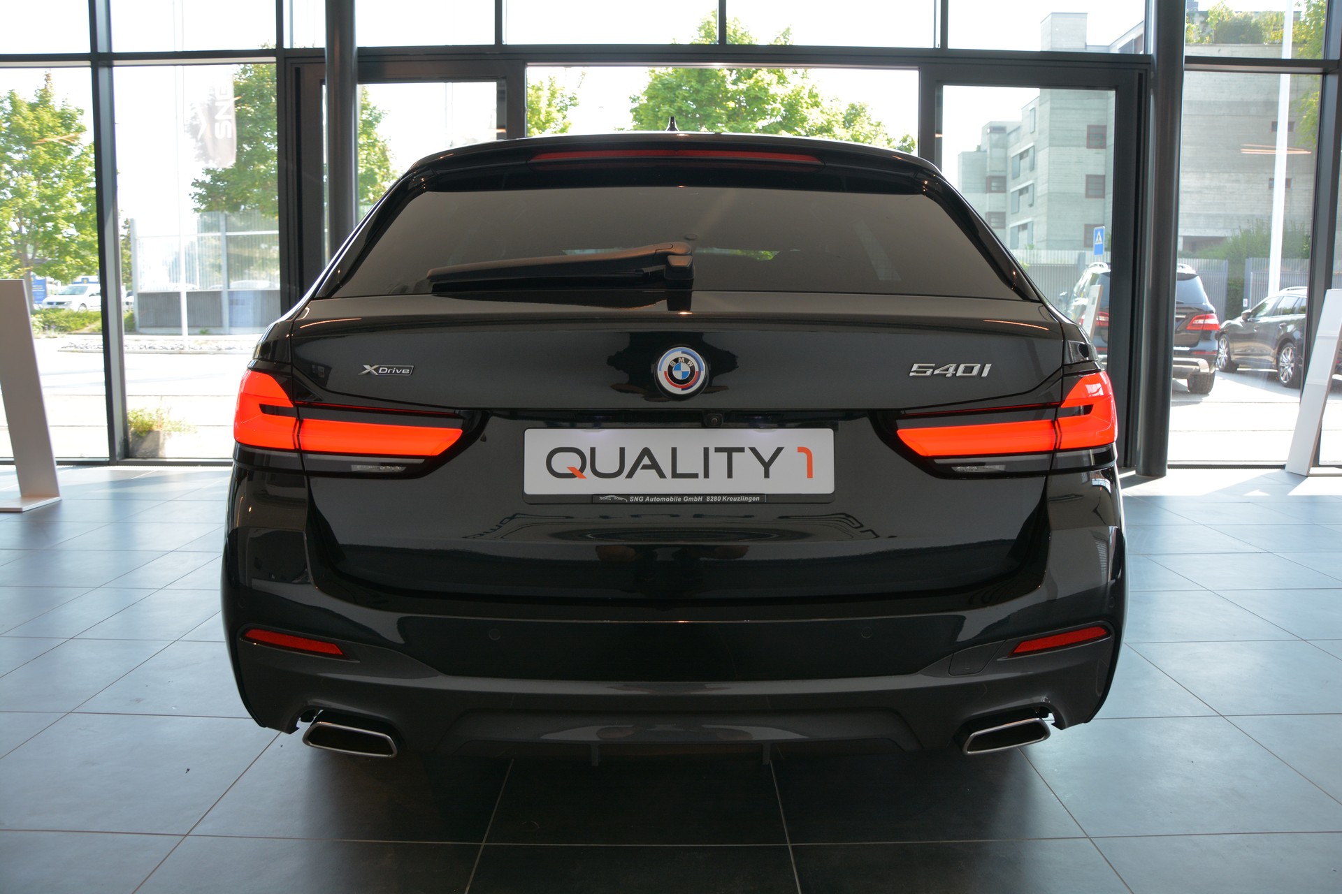 BMW 540i xDrive 48V Touring M Sport Steptronic-image-4