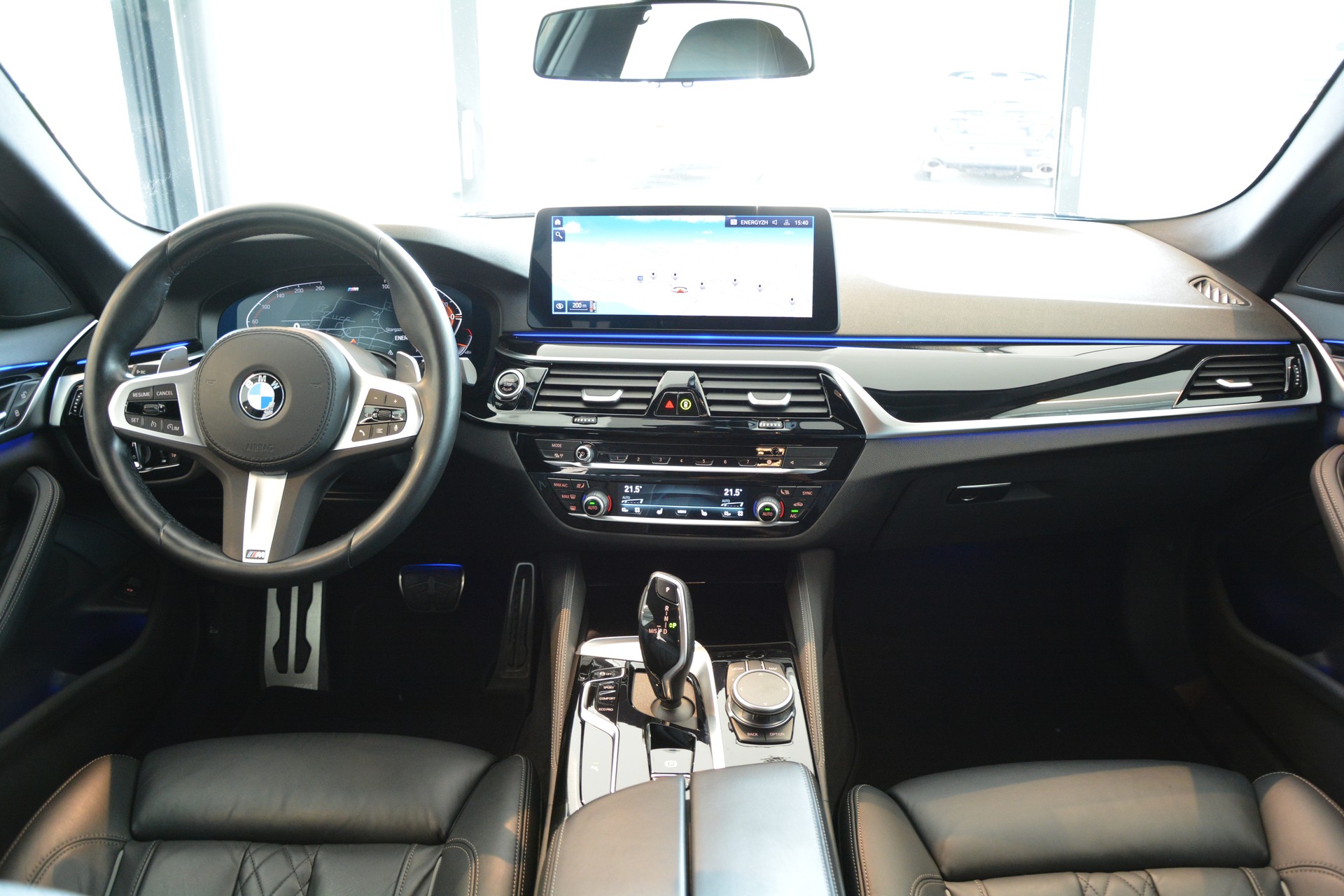 BMW 540i xDrive 48V Touring M Sport Steptronic-image-11