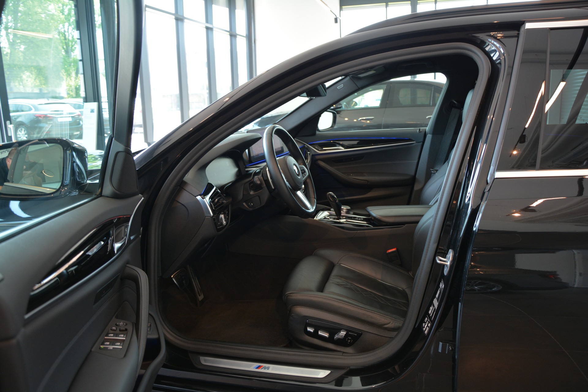 BMW 540i xDrive 48V Touring M Sport Steptronic-image-8