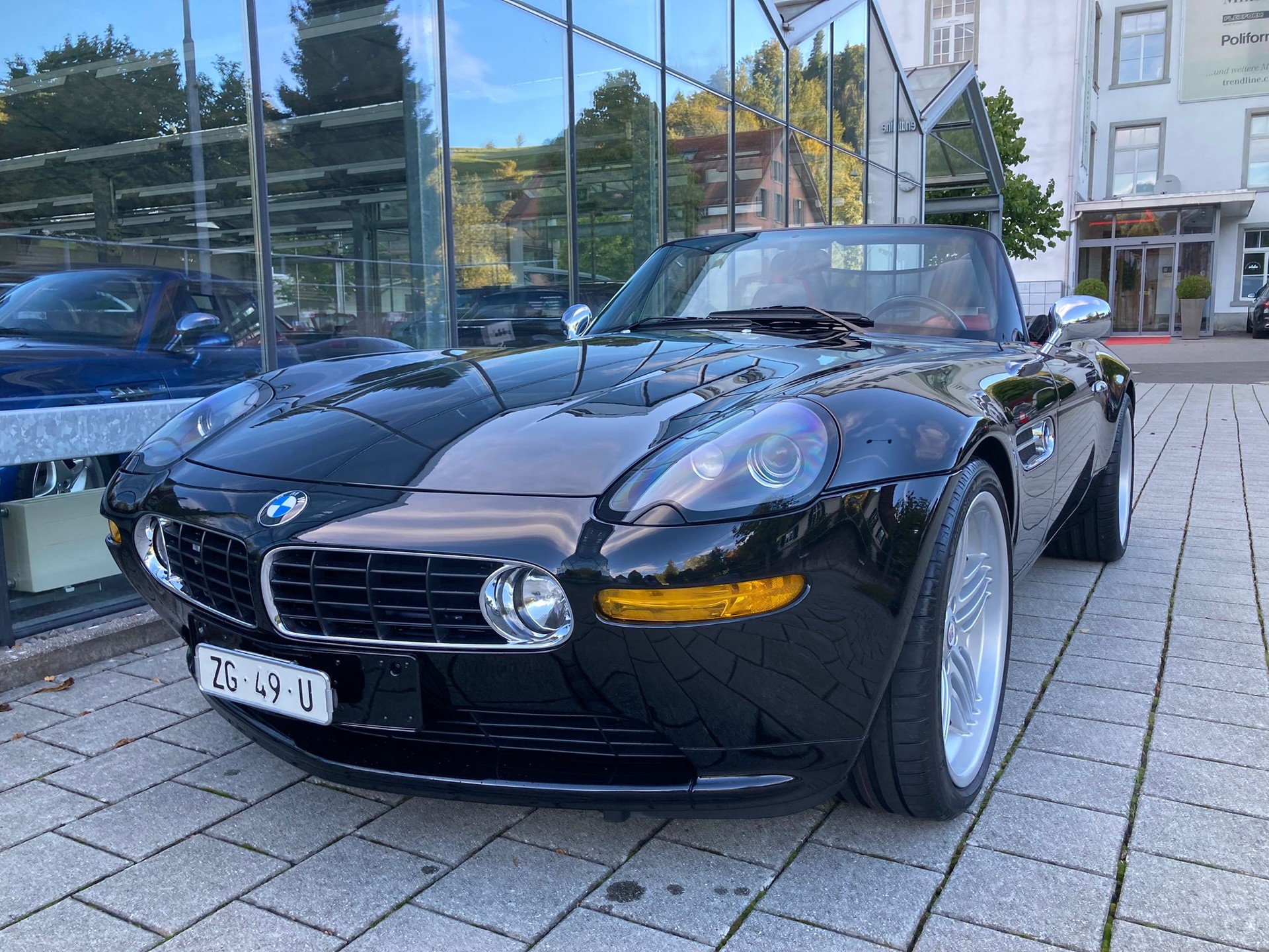 BMW Z8 Roadster-showroom-element-1