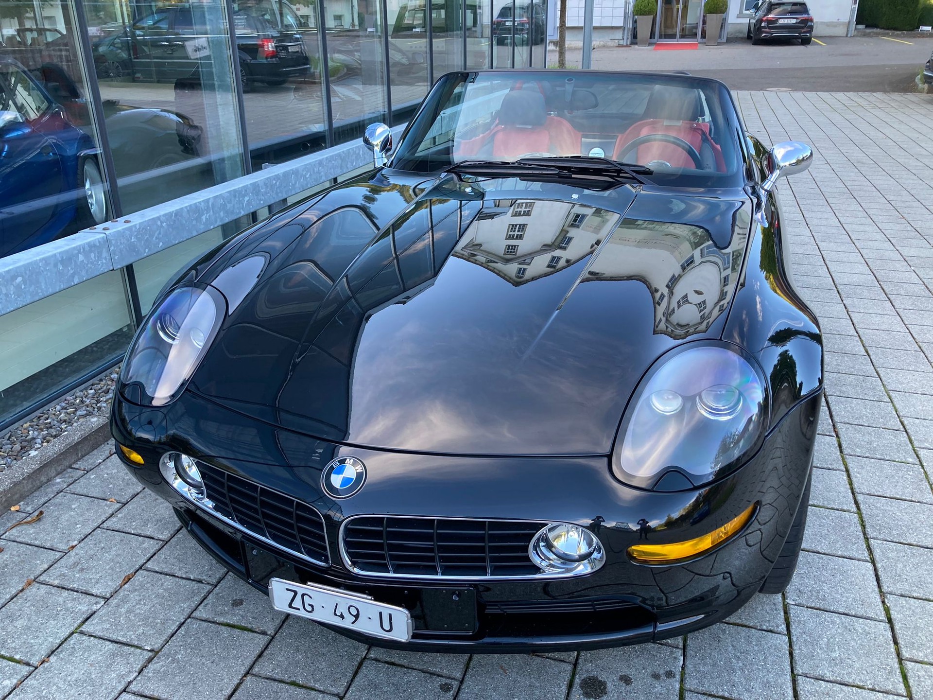 BMW Z8 Roadster-showroom-element-2