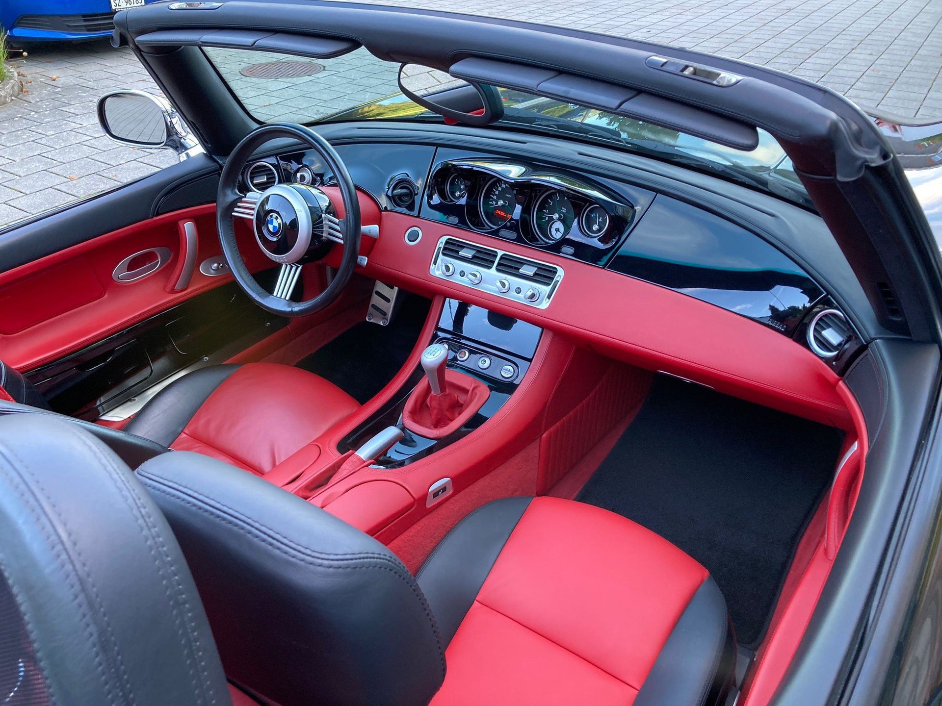 BMW Z8 Roadster-image-14
