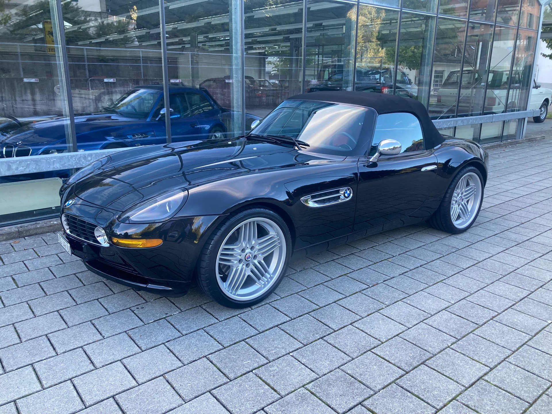 BMW Z8 Roadster-image-11