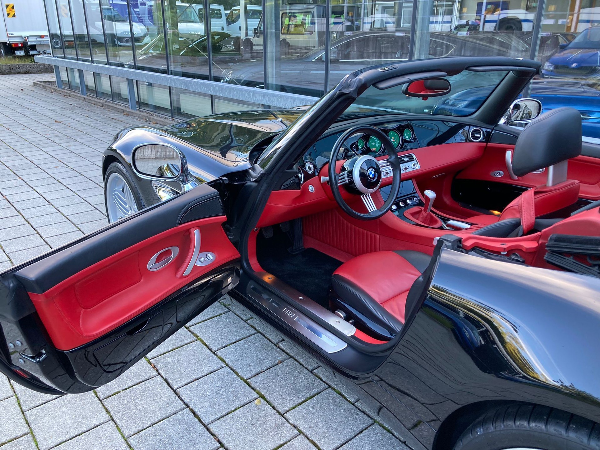 BMW Z8 Roadster-image-18