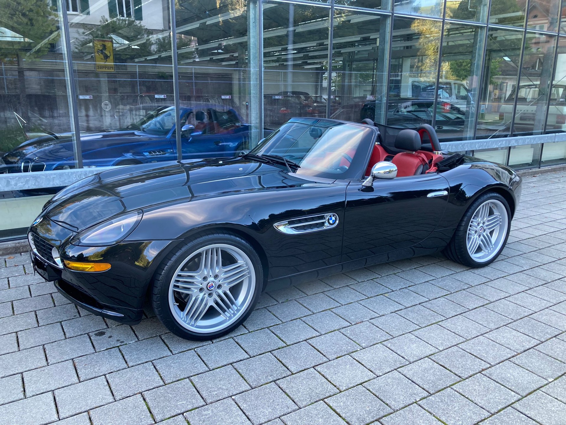 BMW Z8 Roadster-showroom-element-3