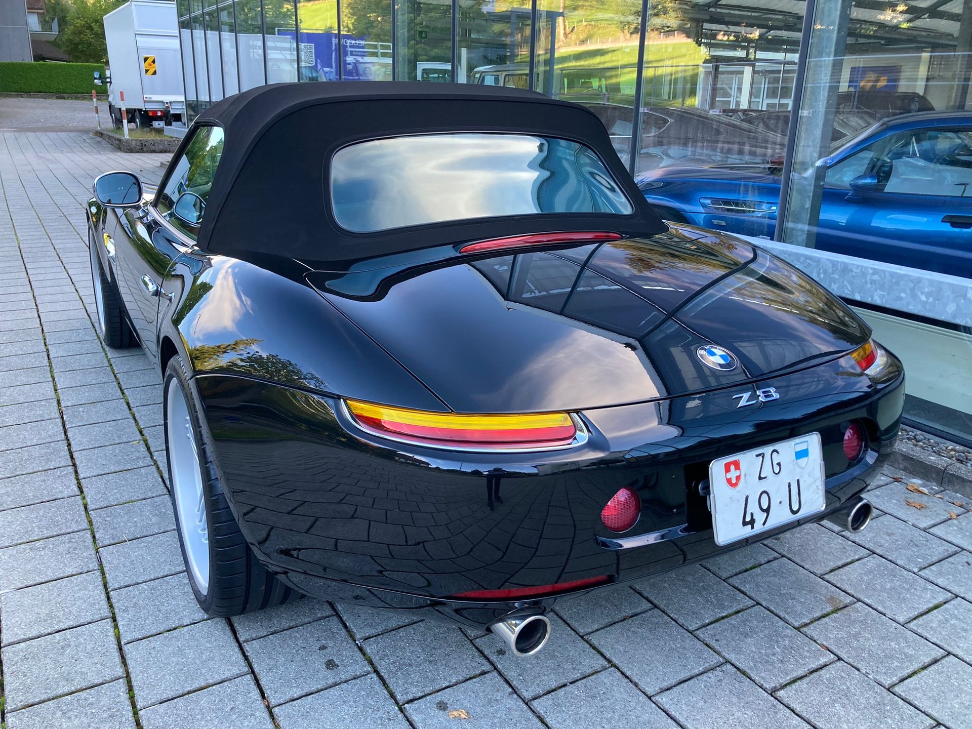 BMW Z8 Roadster-image-12