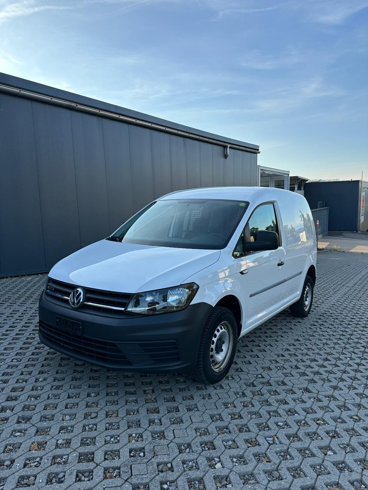 VW Caddy 2.0TDI 4Motion BlueMotion Technology-image-1