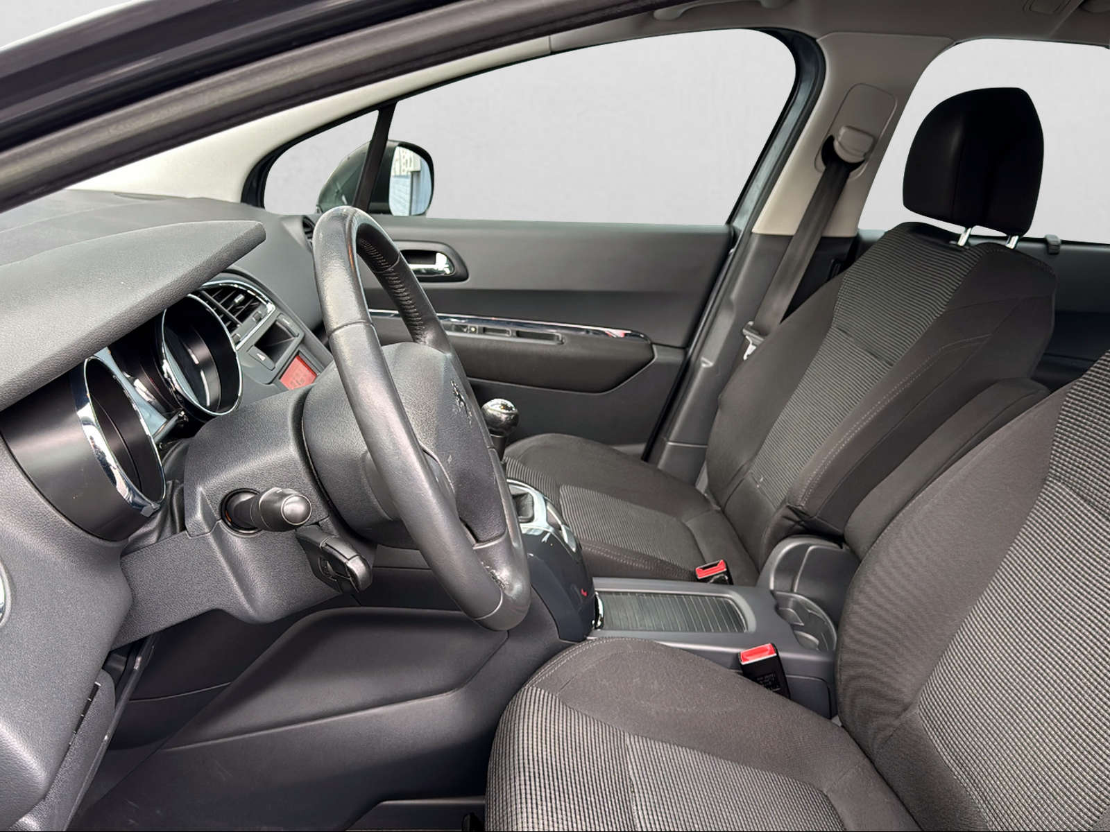 PEUGEOT 5008 1.6 16V VTI Sport-image-10