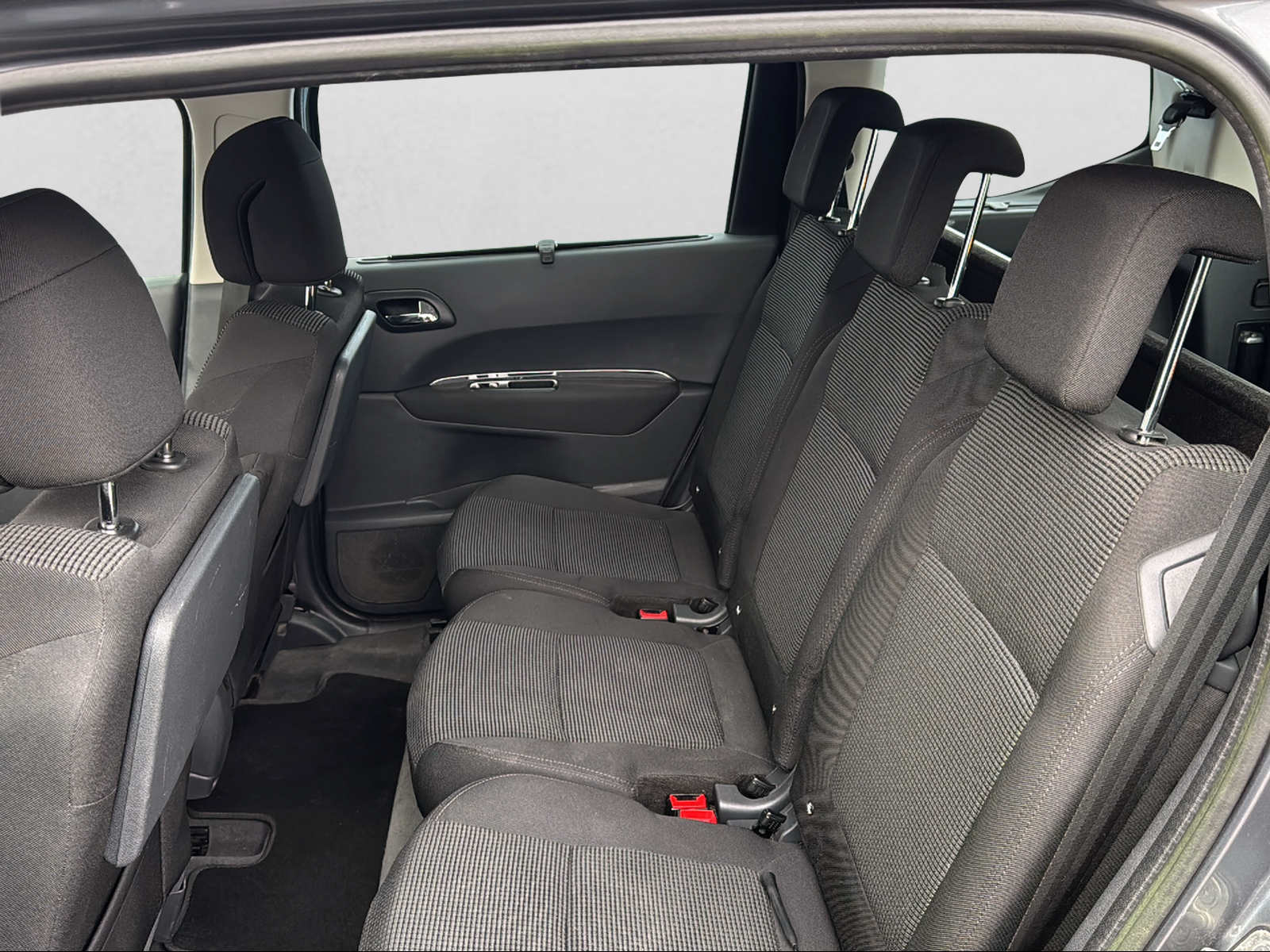 PEUGEOT 5008 1.6 16V VTI Sport-image-15