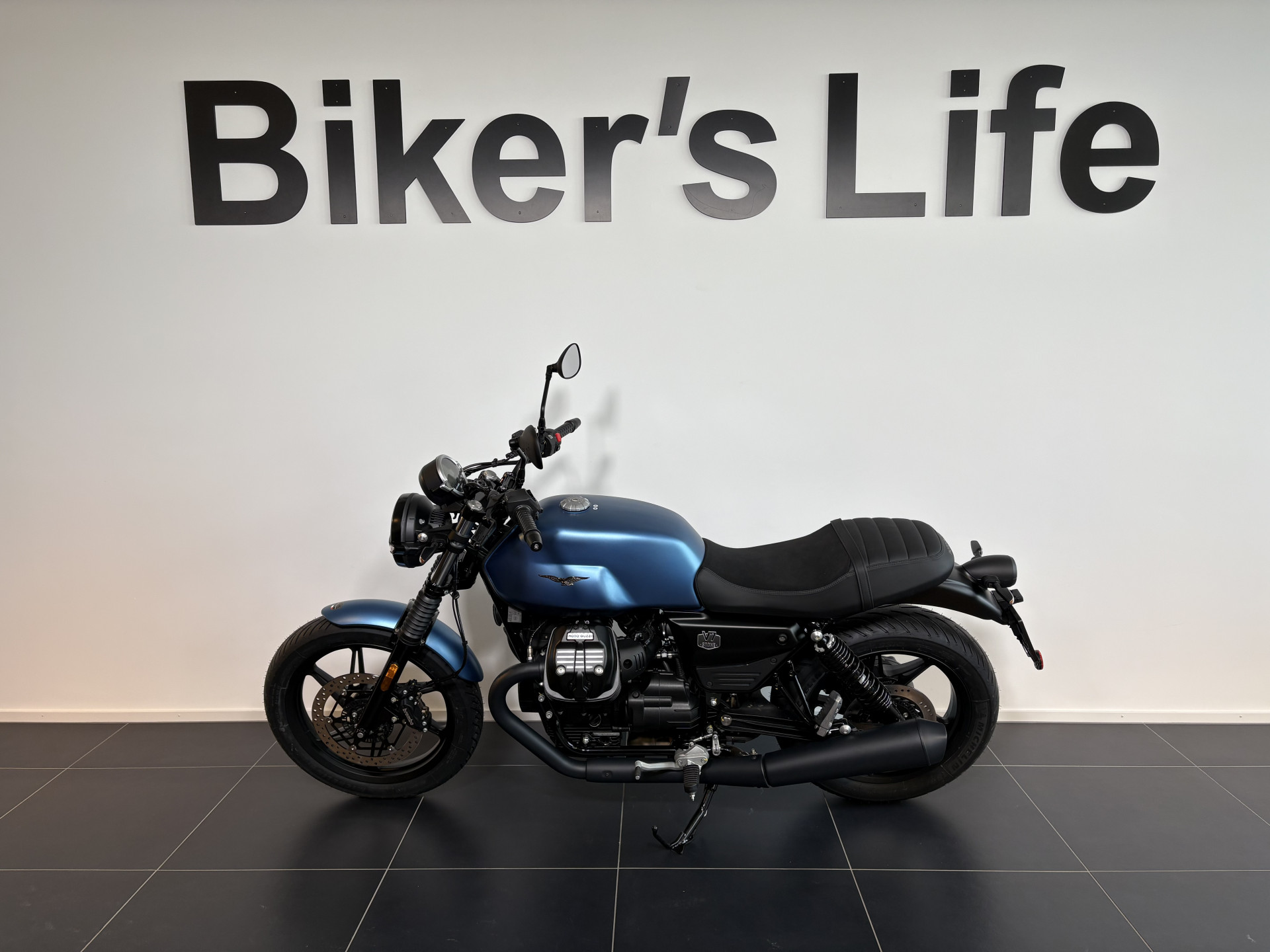 MOTO GUZZI V7 850 Stone-image-1