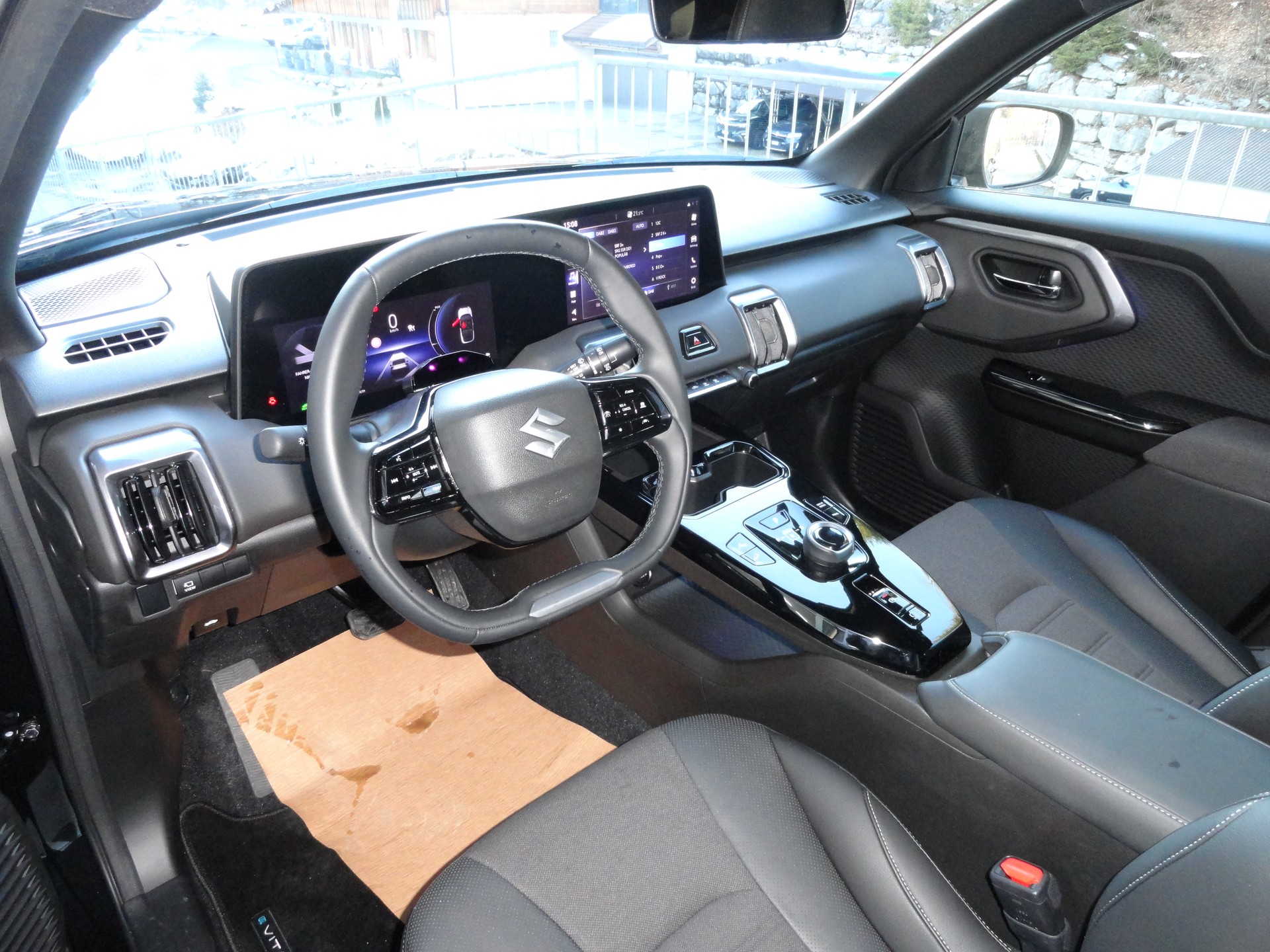 SUZUKI e-Vitara 61kWh Compact Top 4x4-image-6