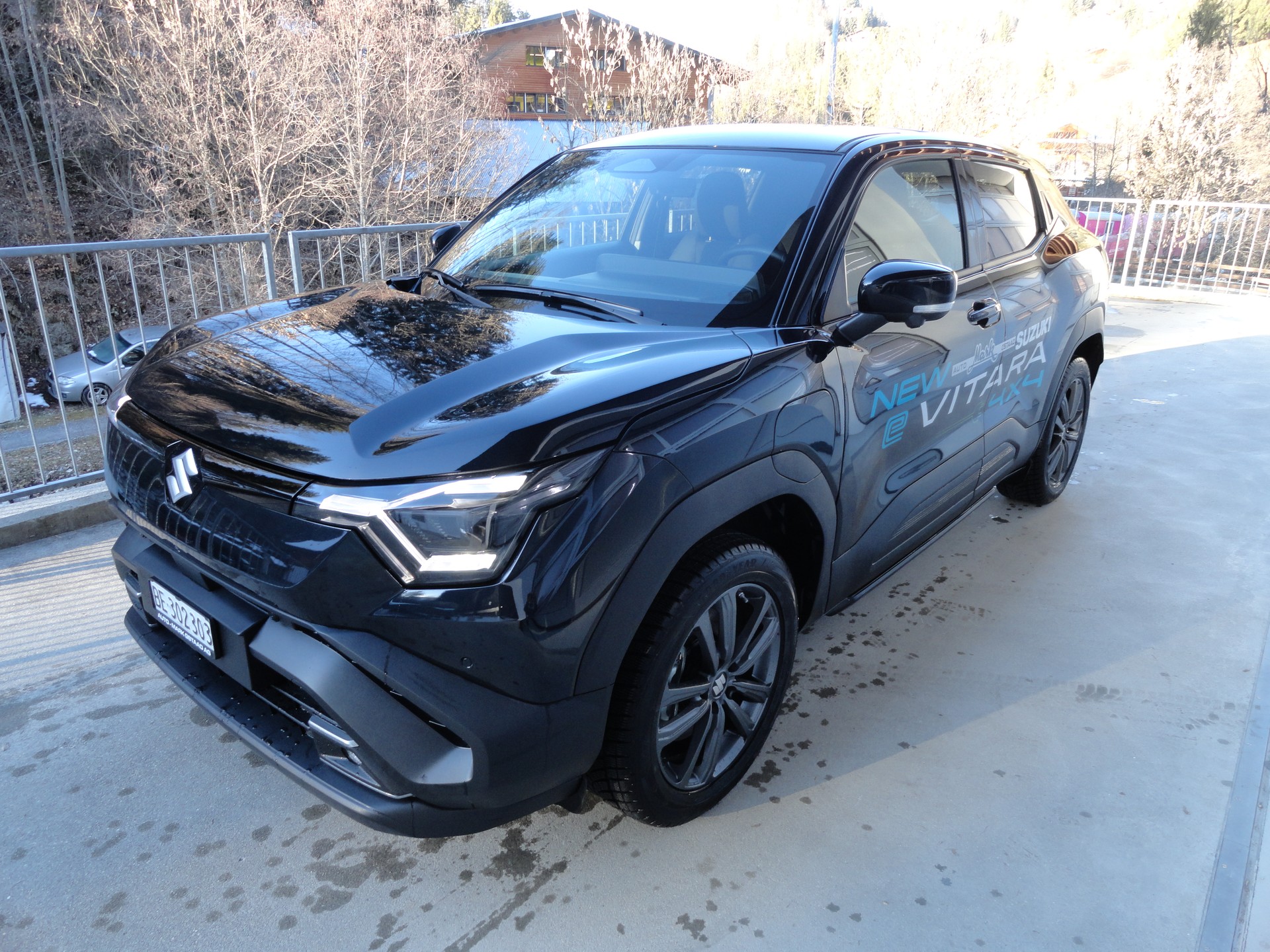 SUZUKI e-Vitara 61kWh Compact Top 4x4-image-5