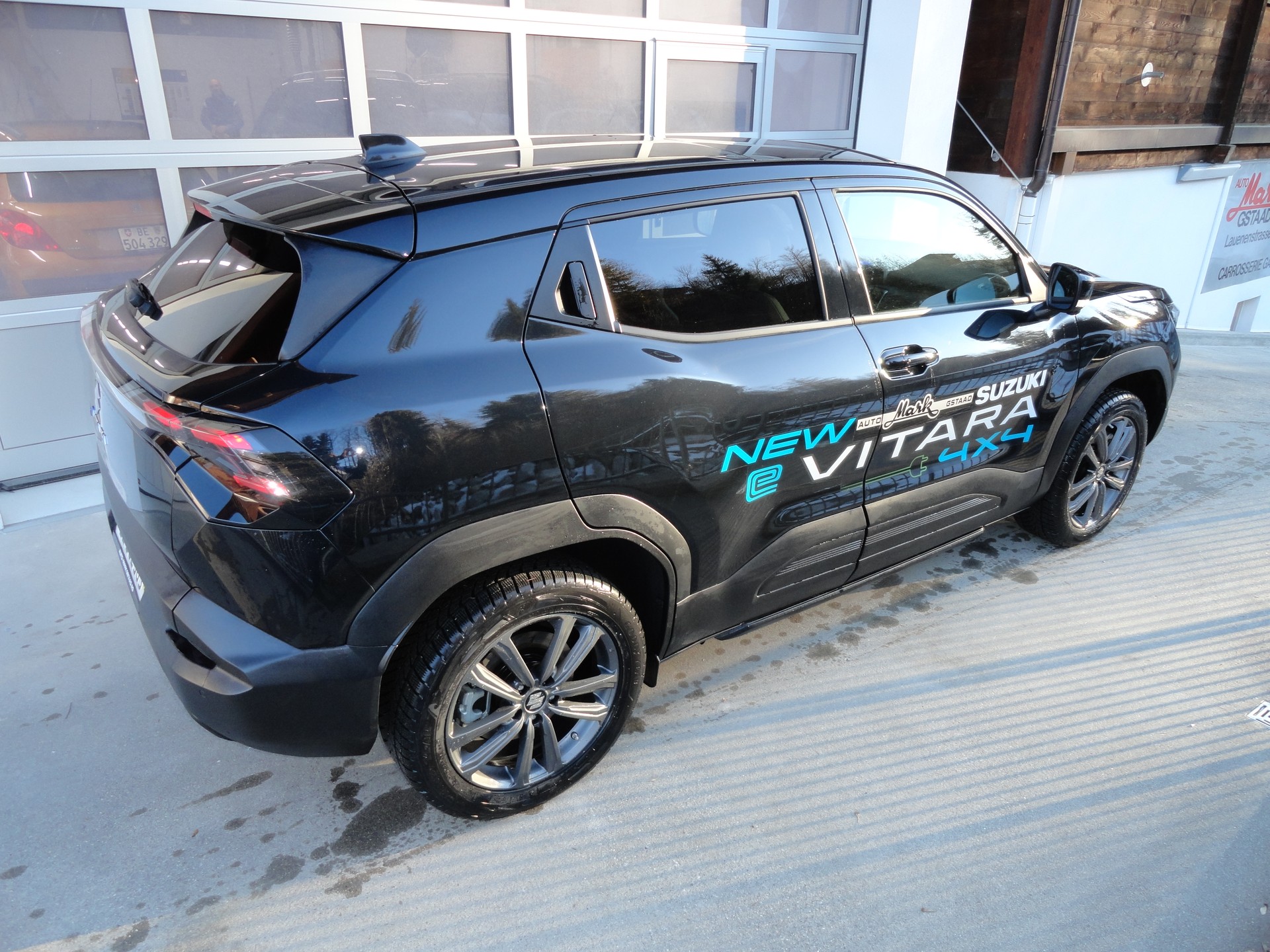 SUZUKI e-Vitara 61kWh Compact Top 4x4-image-4