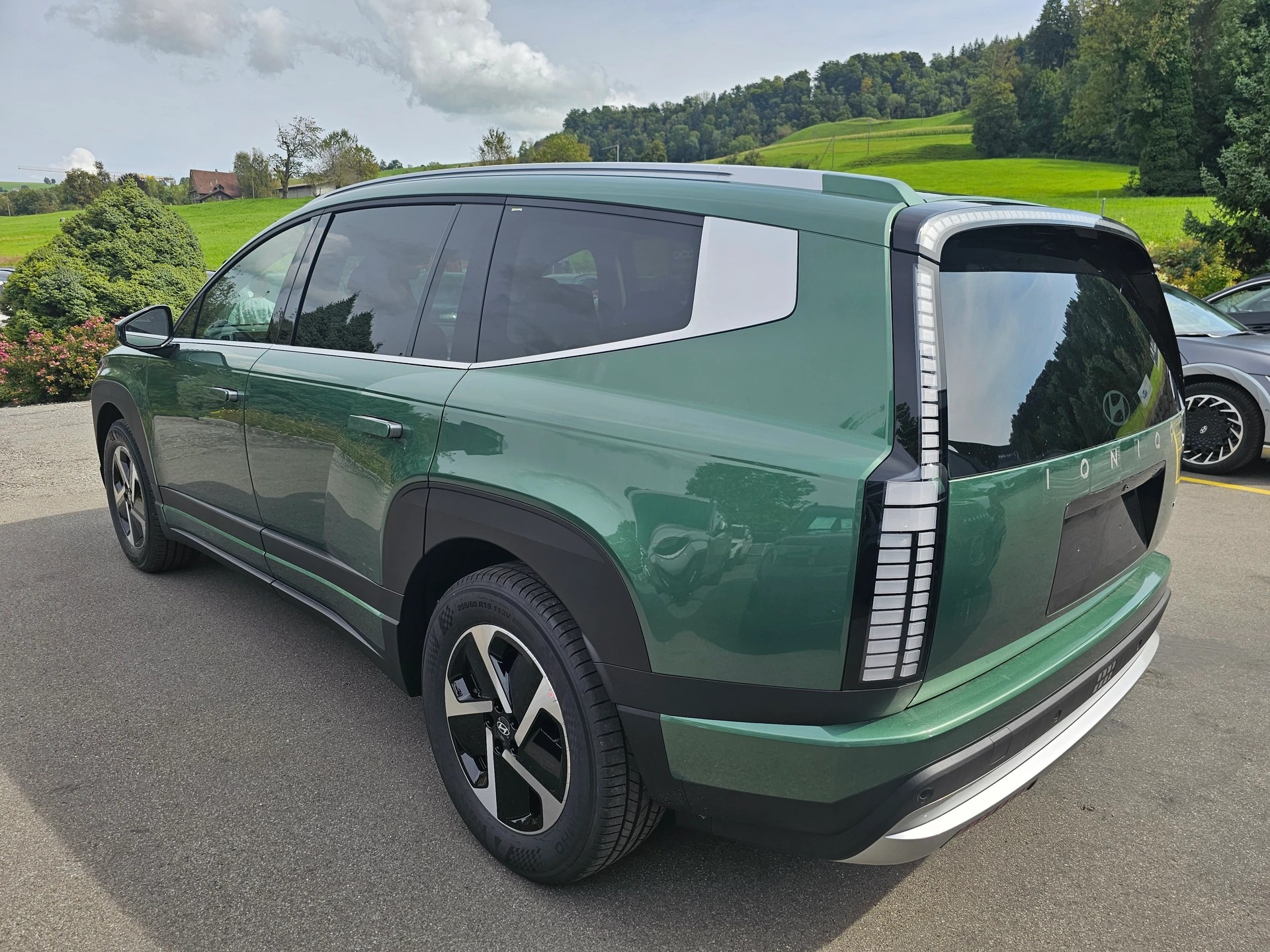 HYUNDAI Ioniq 9 110kWh Amplia 4WD-image-4