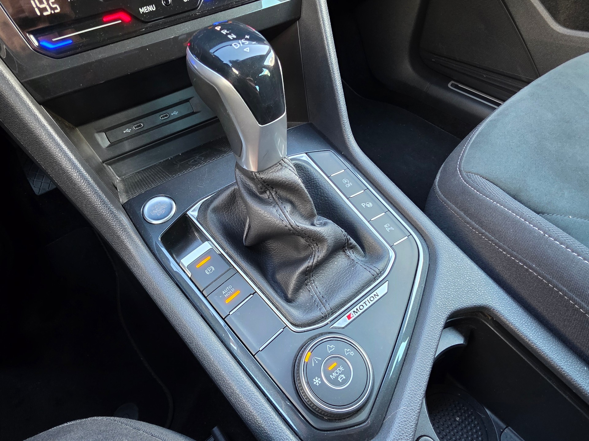 VW Tiguan 2.0TSI Elegance 4Motion DSG-image-12