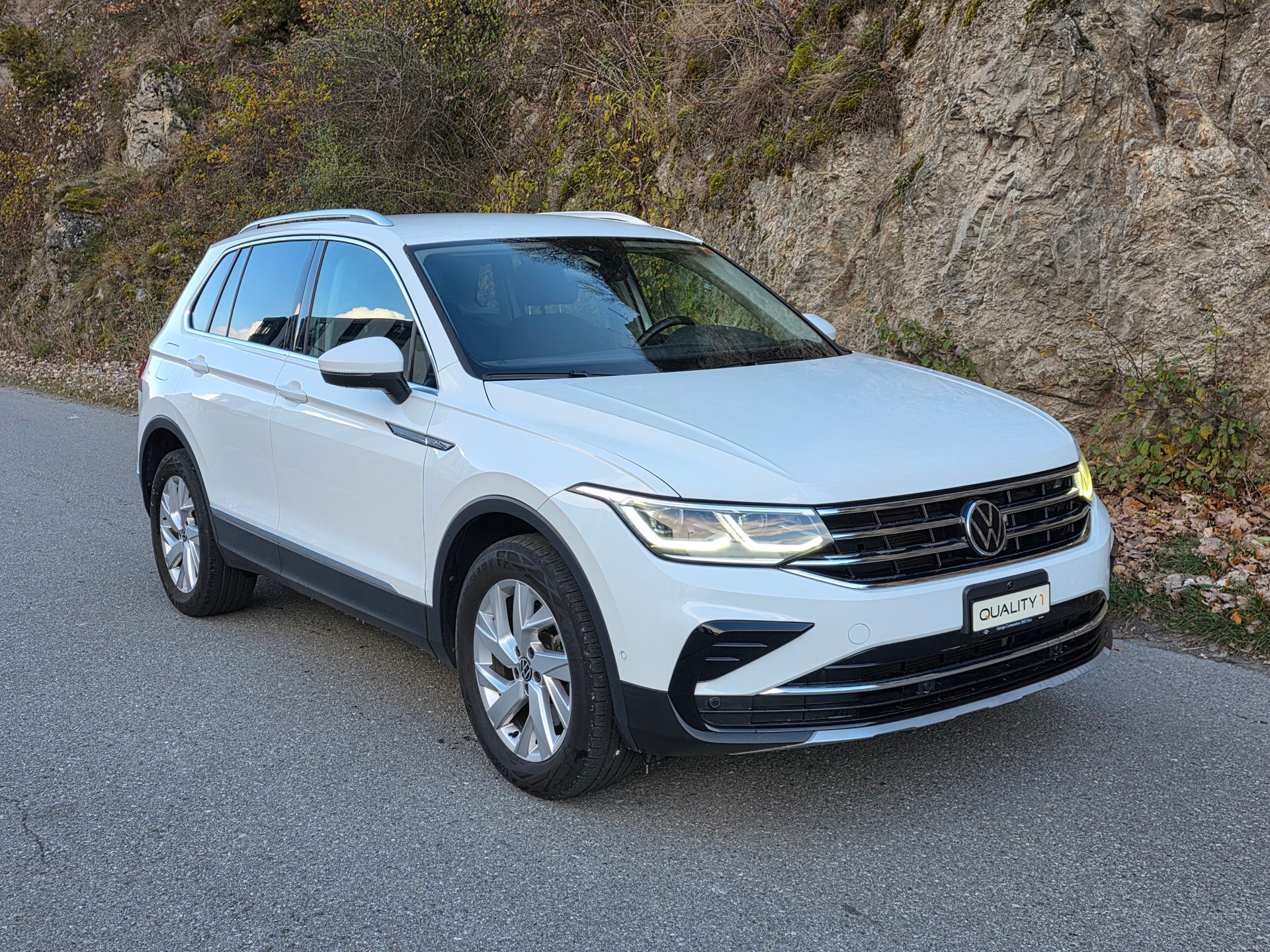 VW Tiguan 2.0TSI Elegance 4Motion DSG-image-5